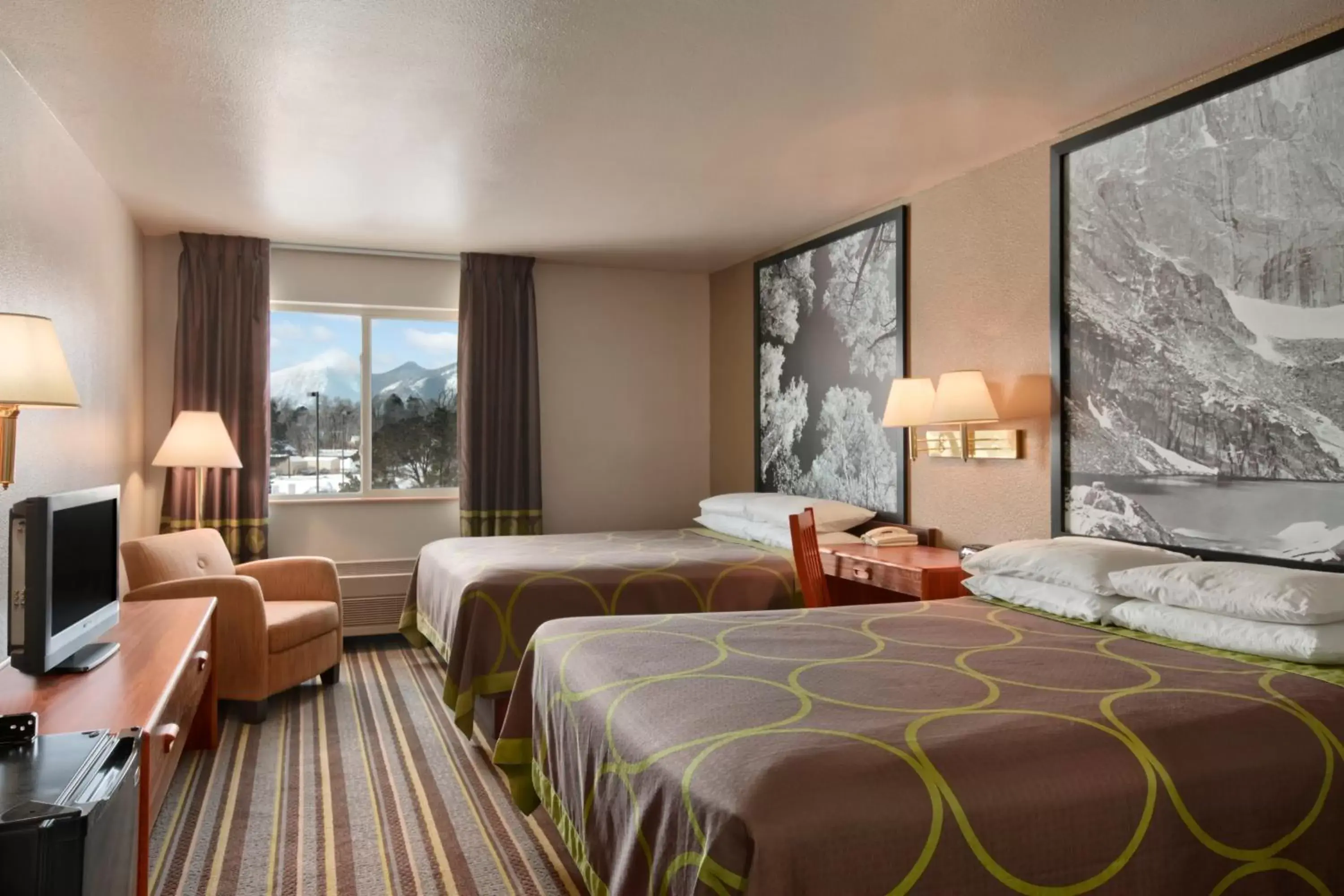 Queen Room with Two Queen Beds with Mountain View - Non-Smoking in Super 8 by Wyndham Buena Vista