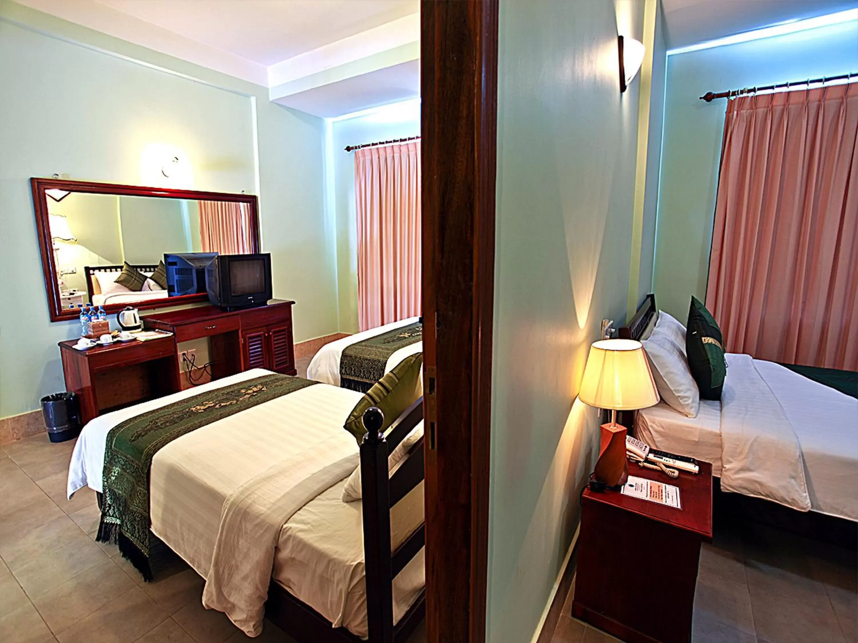 Bedroom, Room Photo in Parklane Hotel