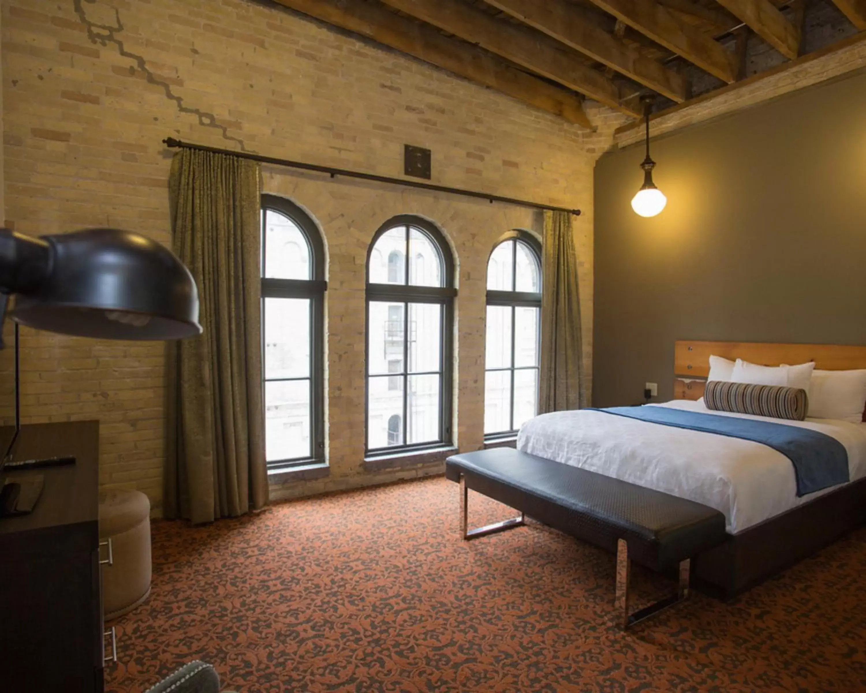 Guests, Bed in Brewhouse Inn and Suites