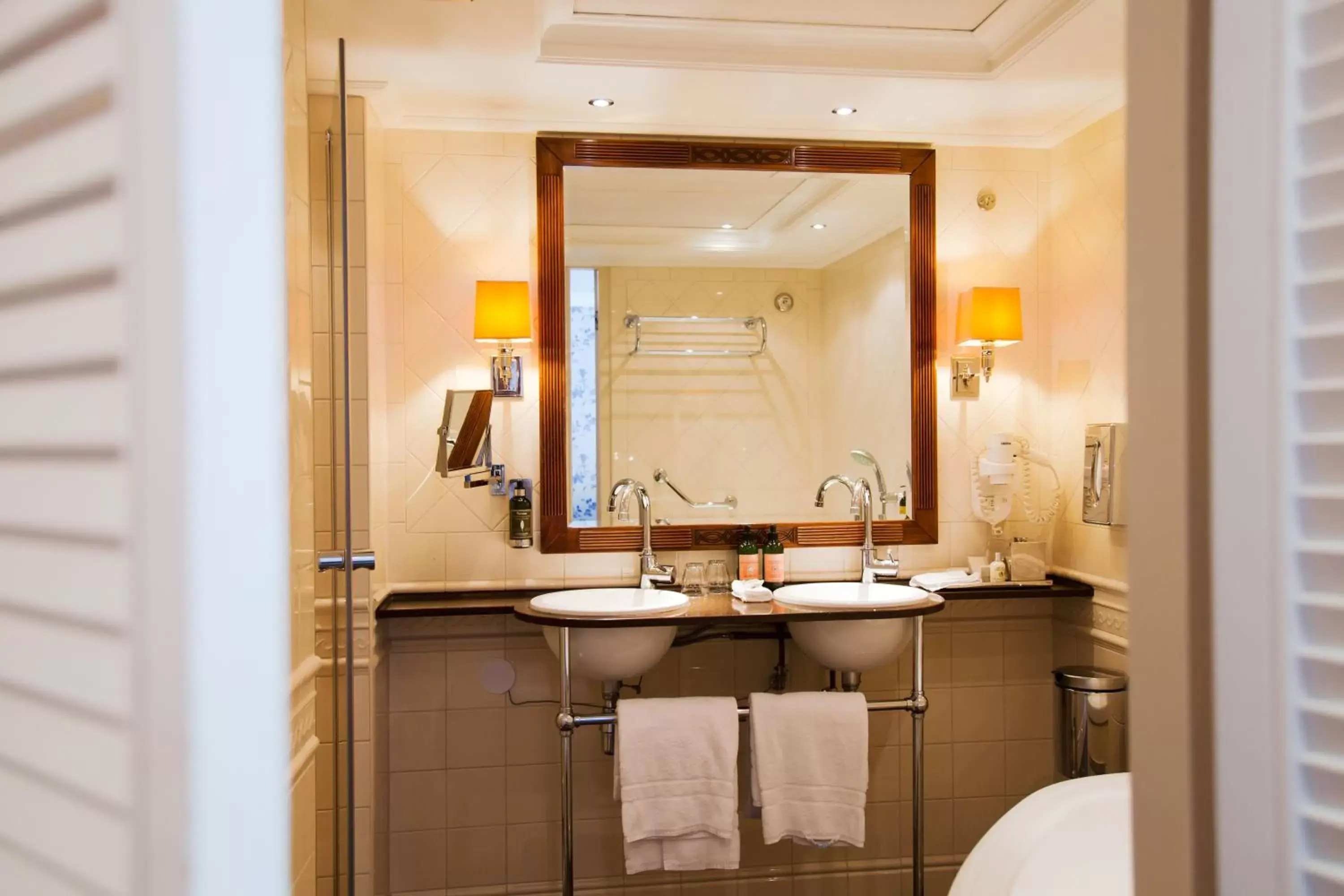 Bathroom in Hotel Estheréa