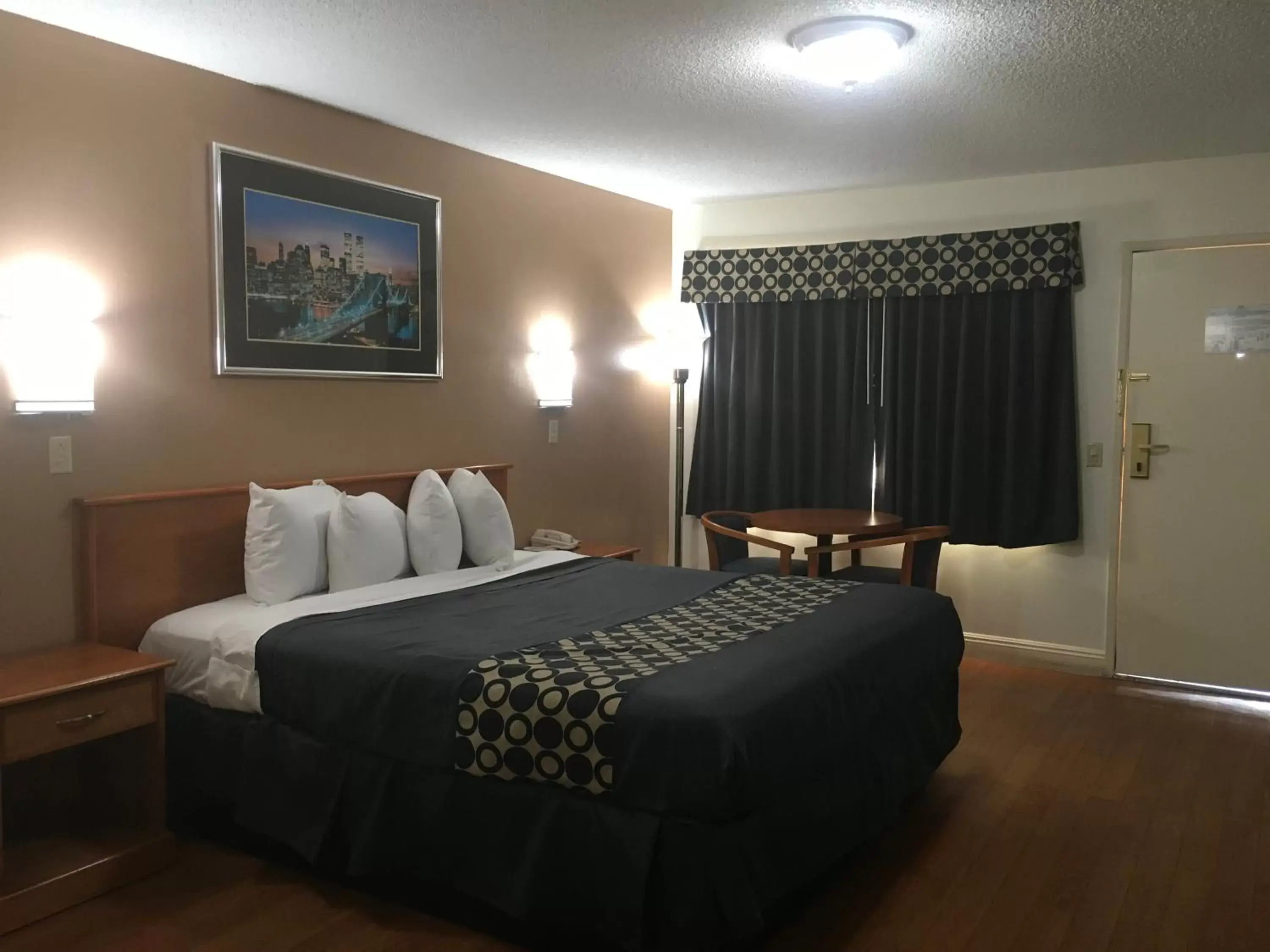 Bed in Americas Best Value Inn Beaumont California