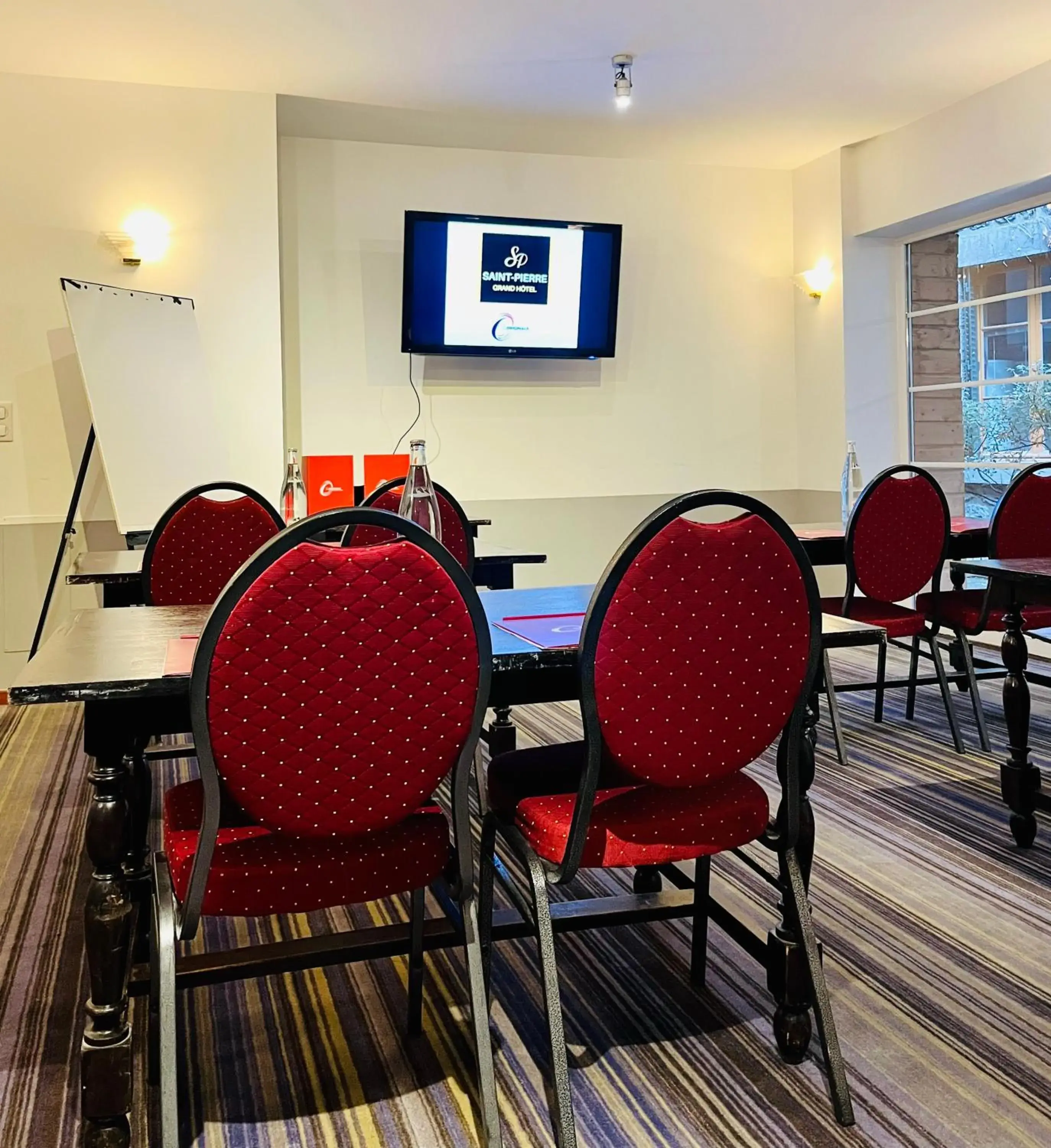 Meeting/conference room in The Originals Boutique, Grand Hotel Saint-Pierre, Aurillac (Qualys-Hotel)