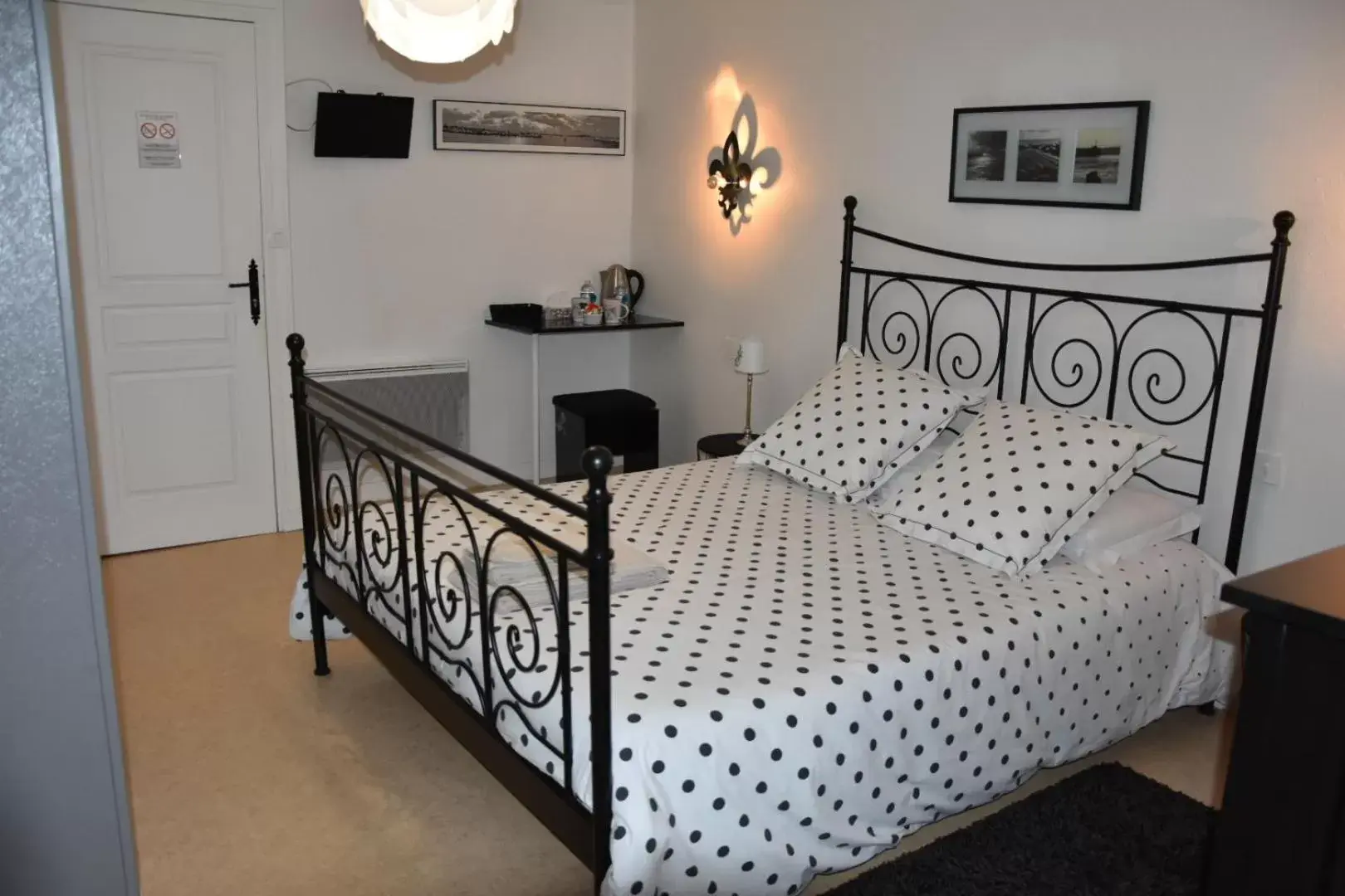 Bedroom, Bed in Ker-Loën
