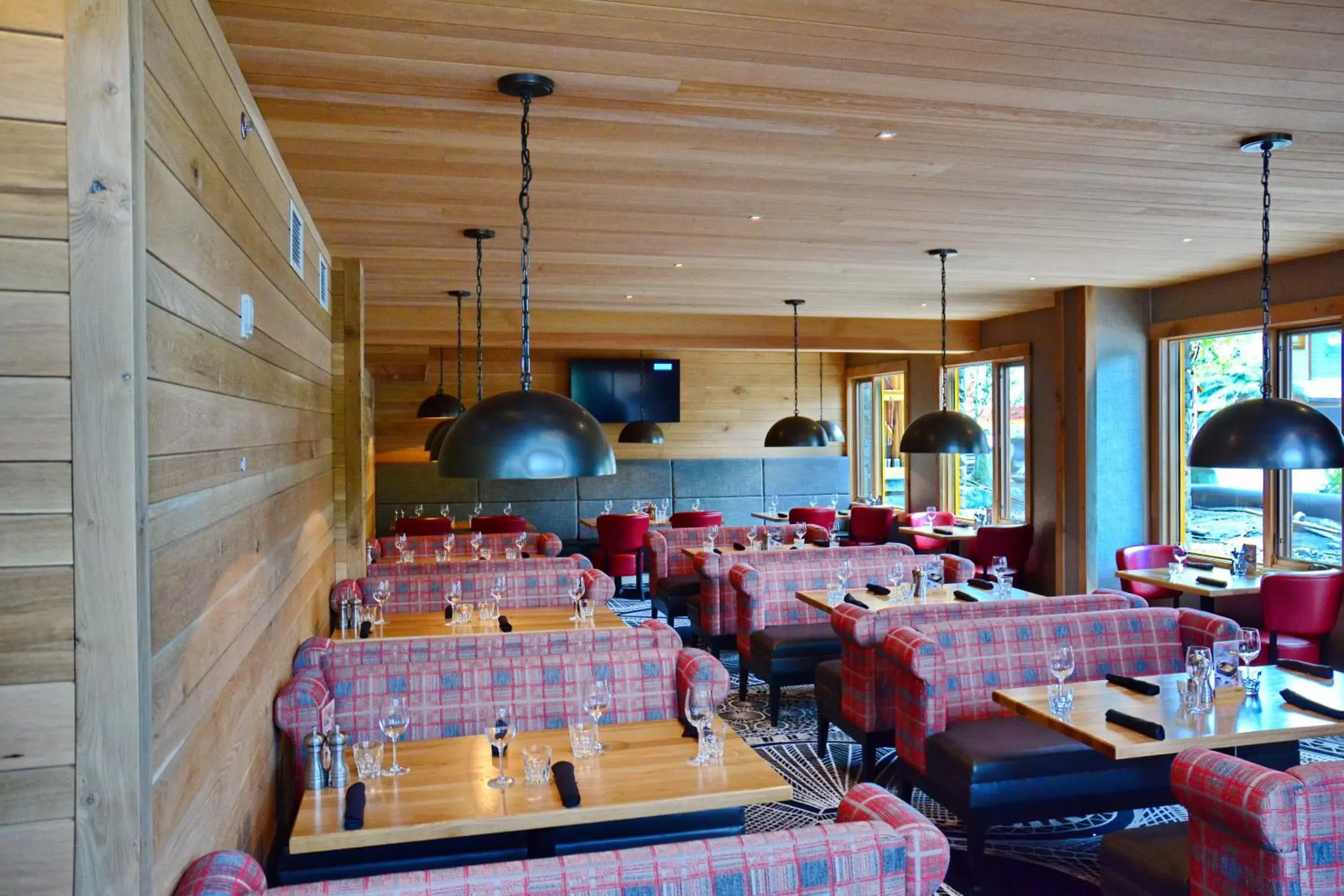 Restaurant/Places to Eat in Moose Hotel and Suites