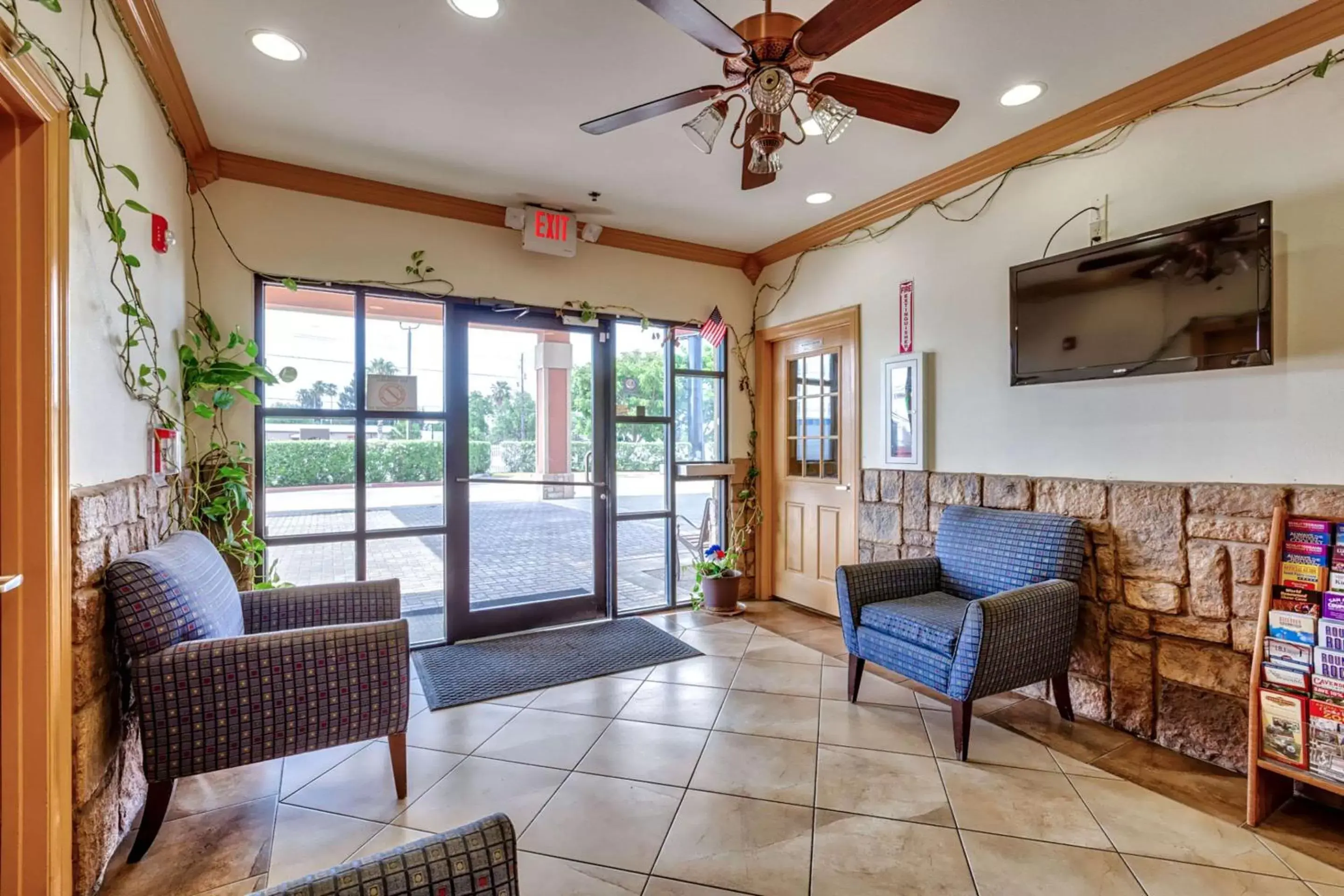 Lobby or reception, Seating Area in Quality Inn - Brownsville