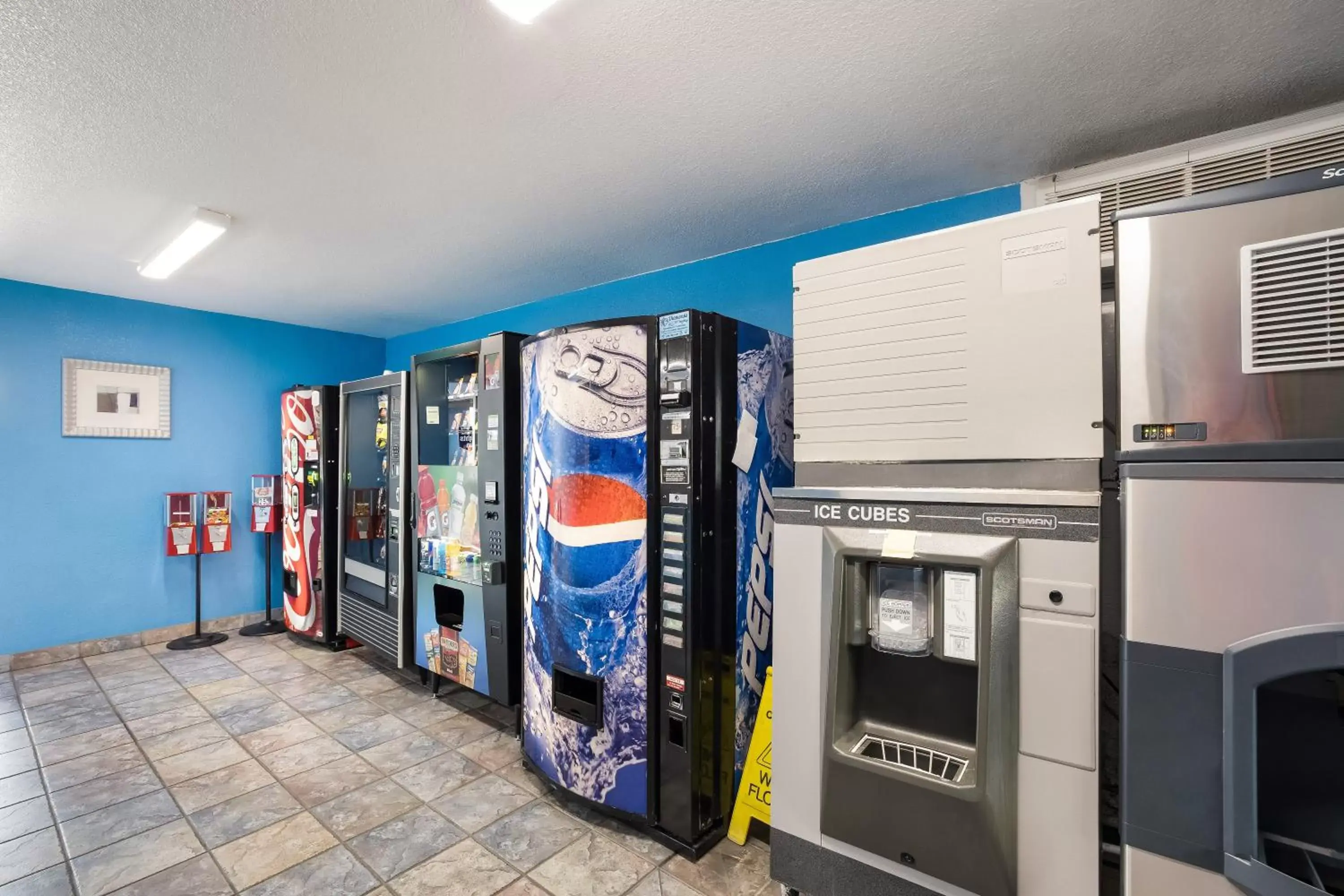 vending machine in Knights Inn Sierra Vista / East Fry