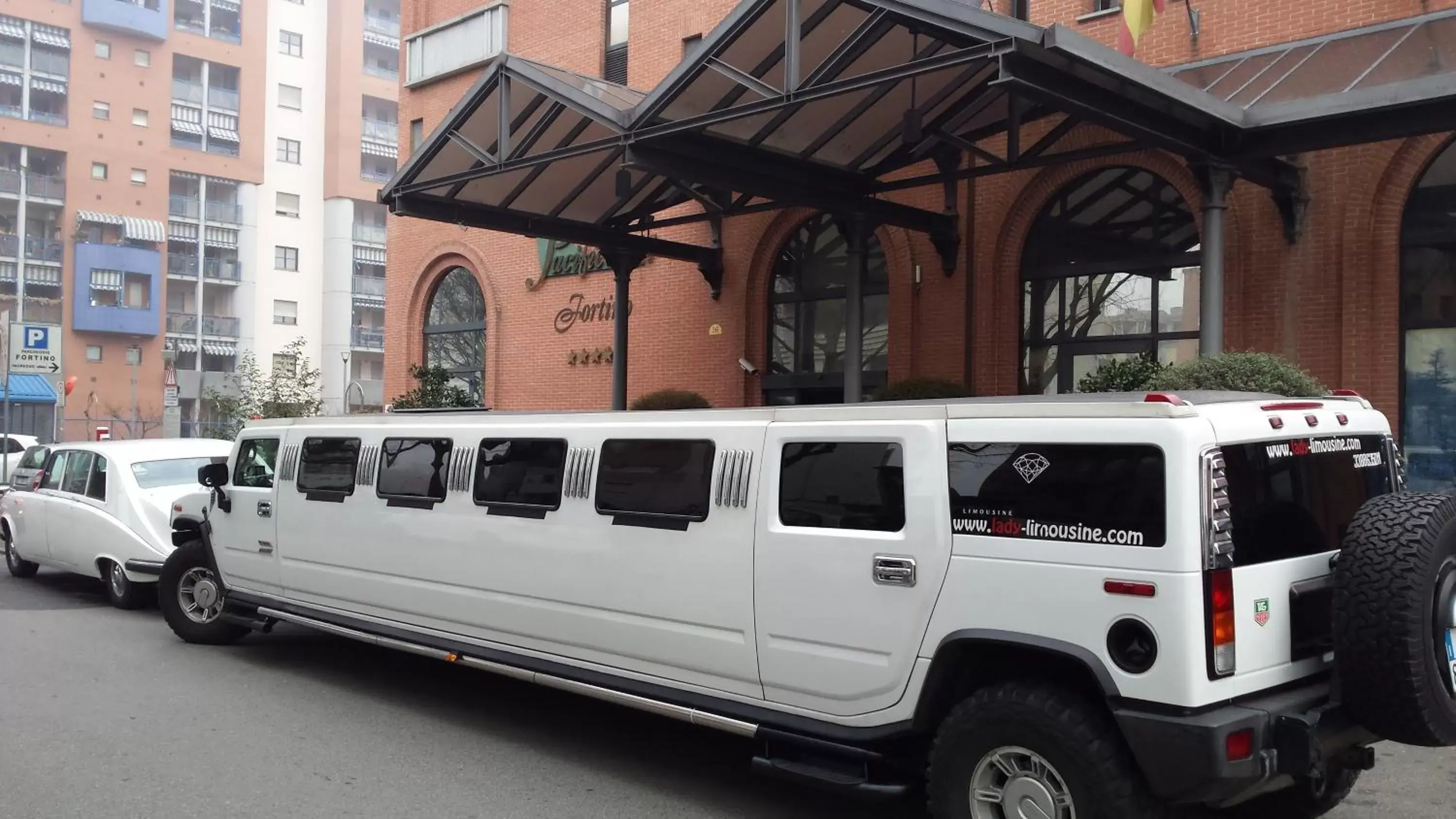 Property building in Pacific Hotel Fortino Property building in Pacific Hotel Fortino