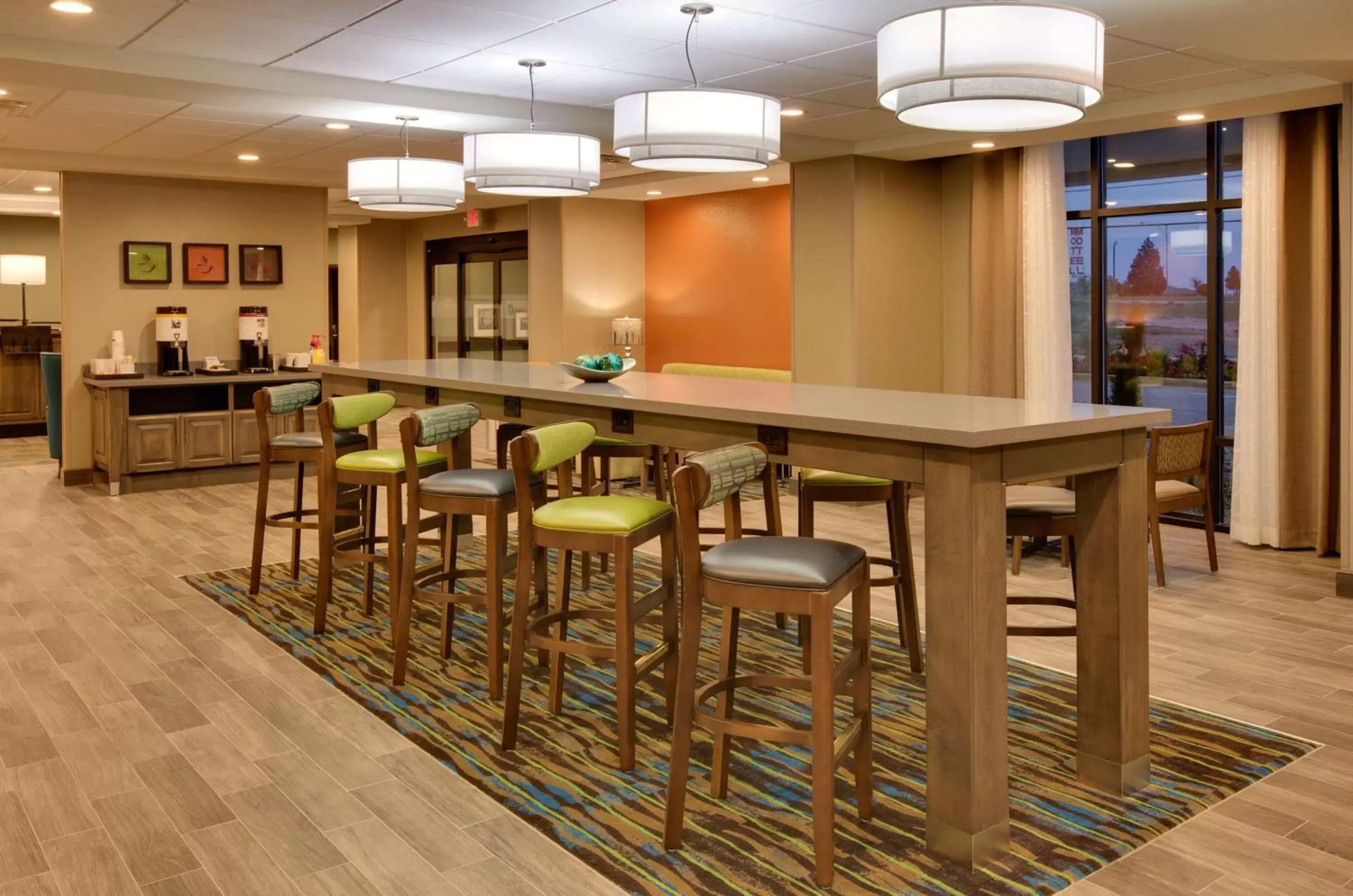Dining area, Lounge/Bar in Hampton Inn and Suites Snyder