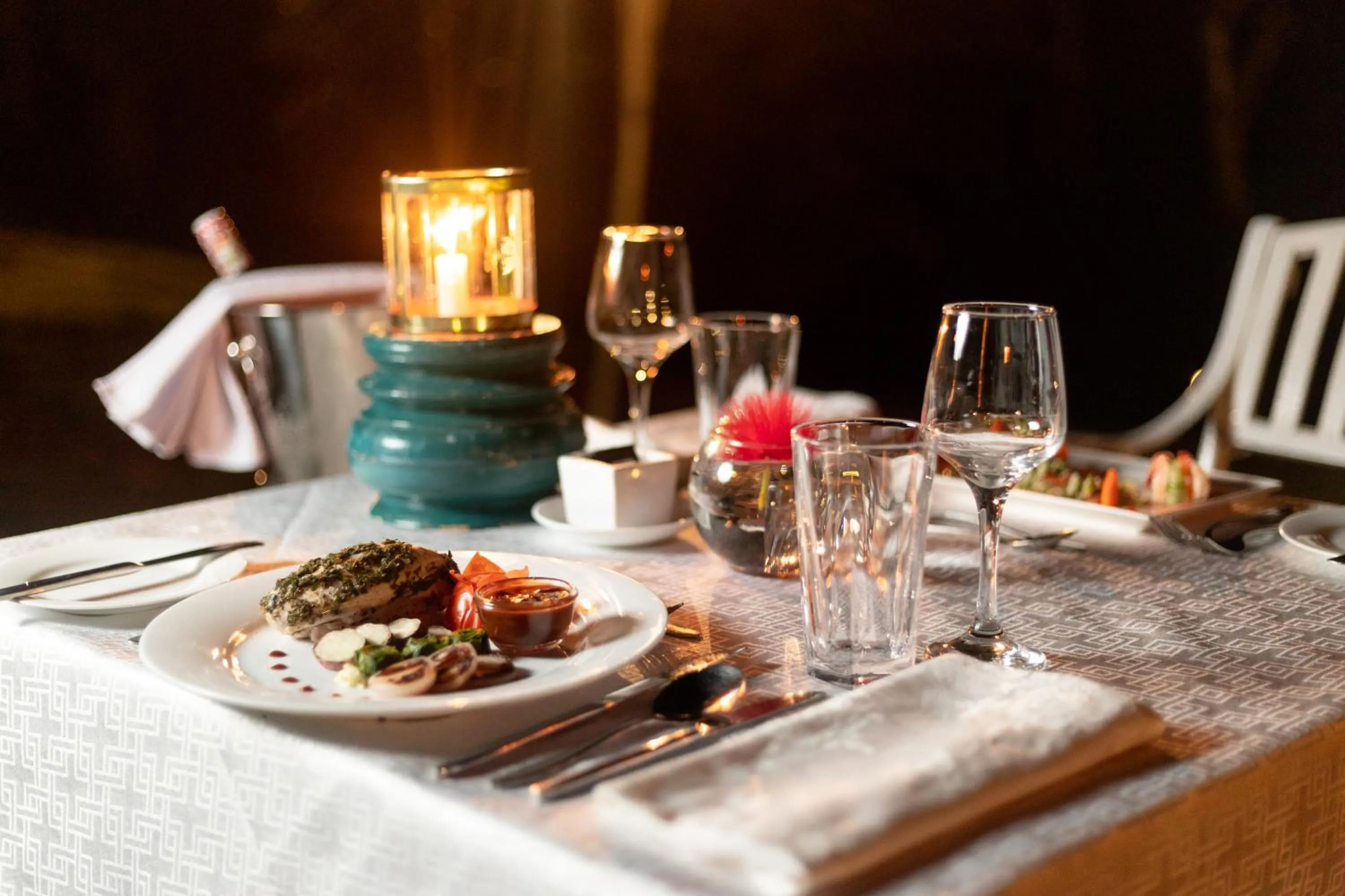 Night in Mountbatten Bungalow- Thema Collection