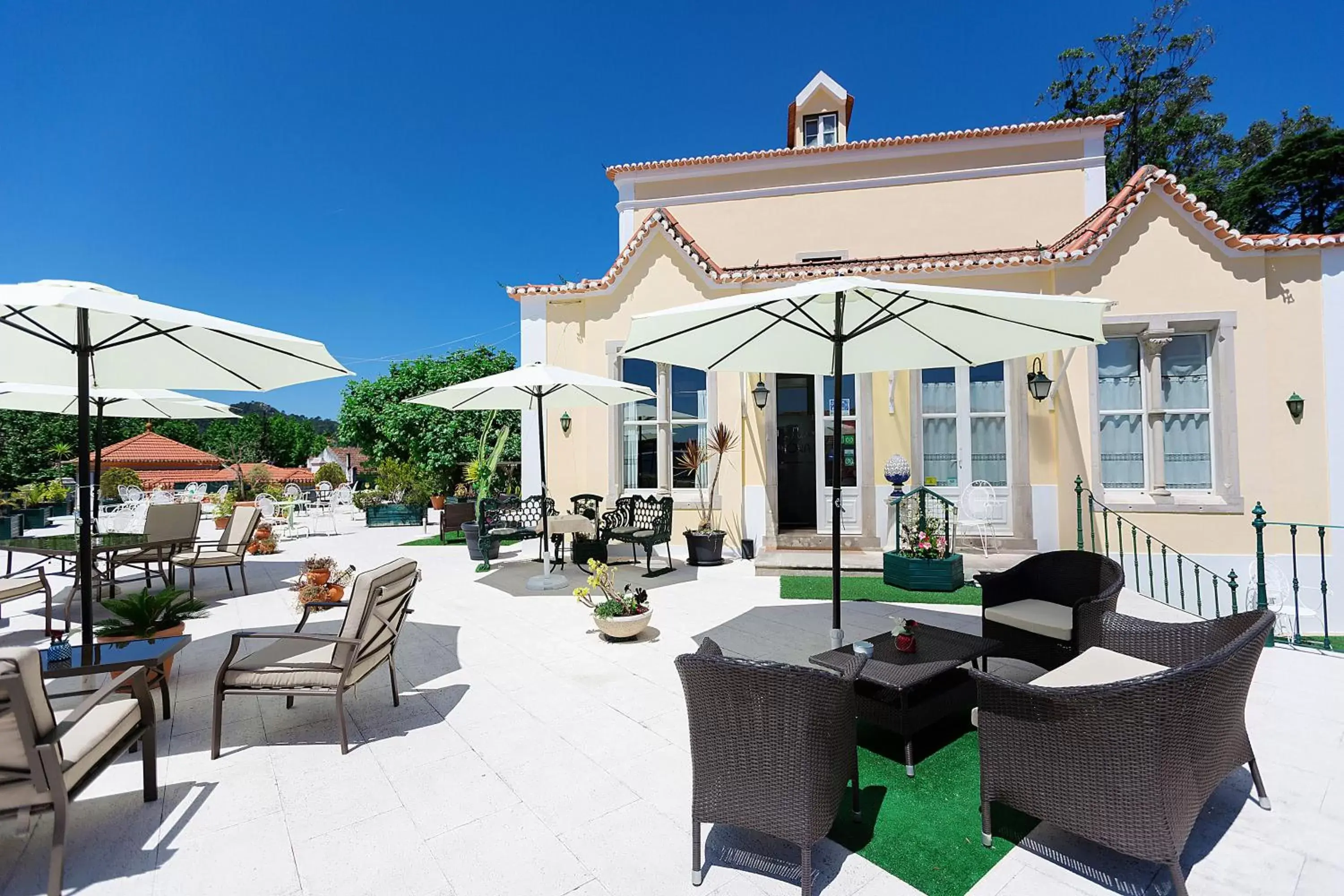 Facade/entrance in Hotel Nova Sintra