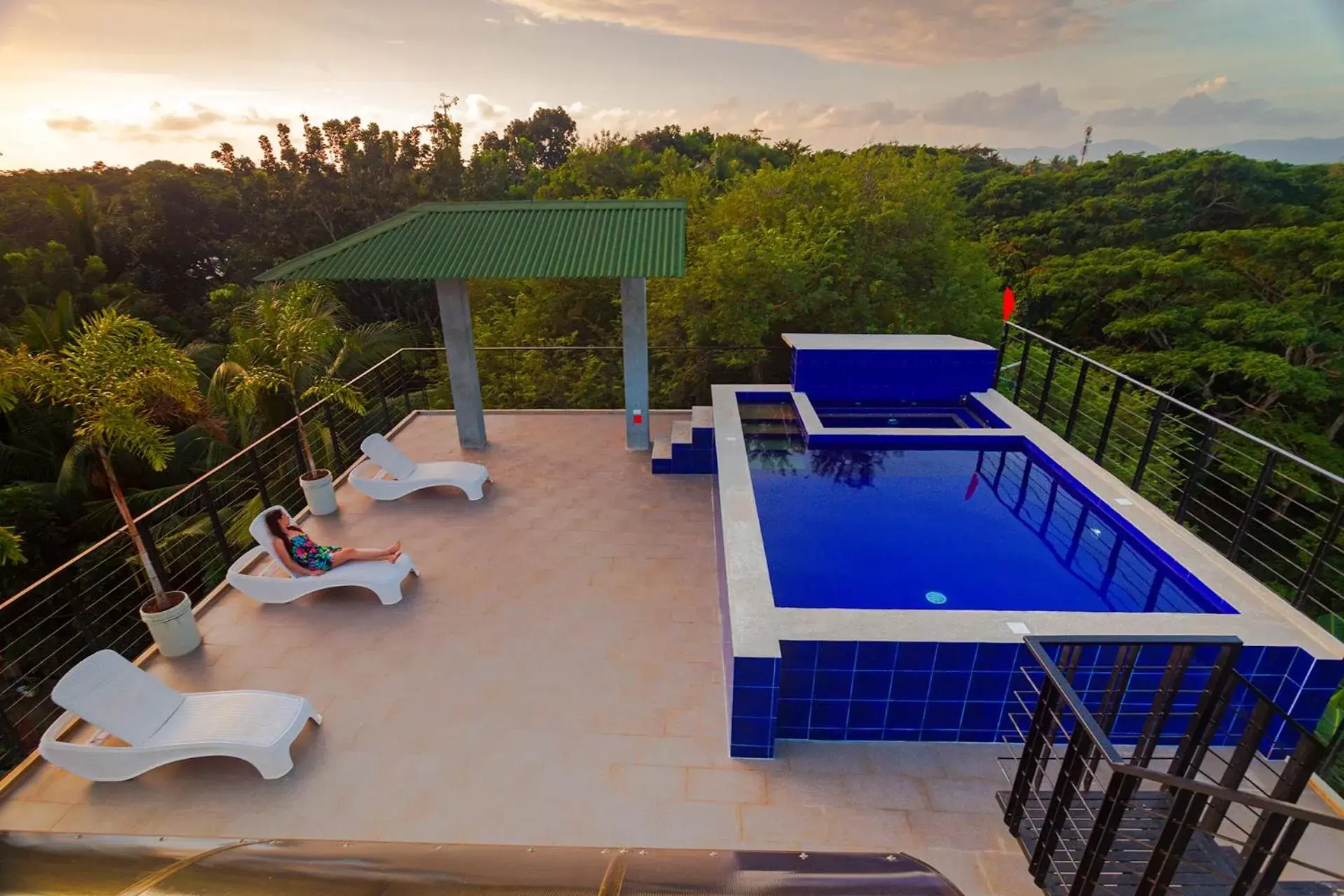 Swimming Pool in Blue Lagoon Inn & Suites