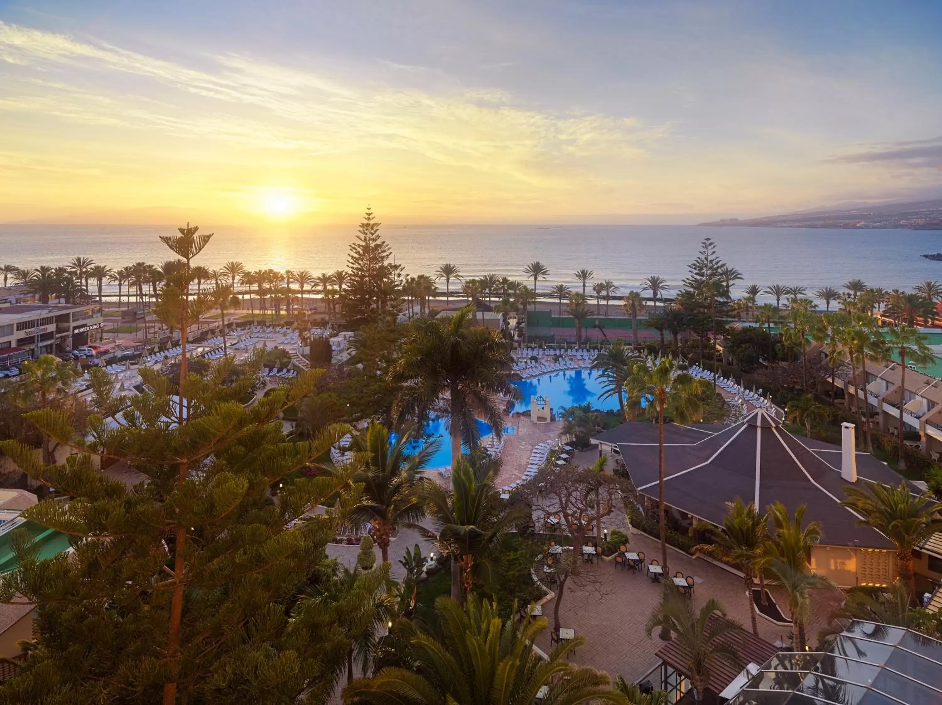 Swimming pool in H10 Las Palmeras Swimming pool in H10 Las Palmeras