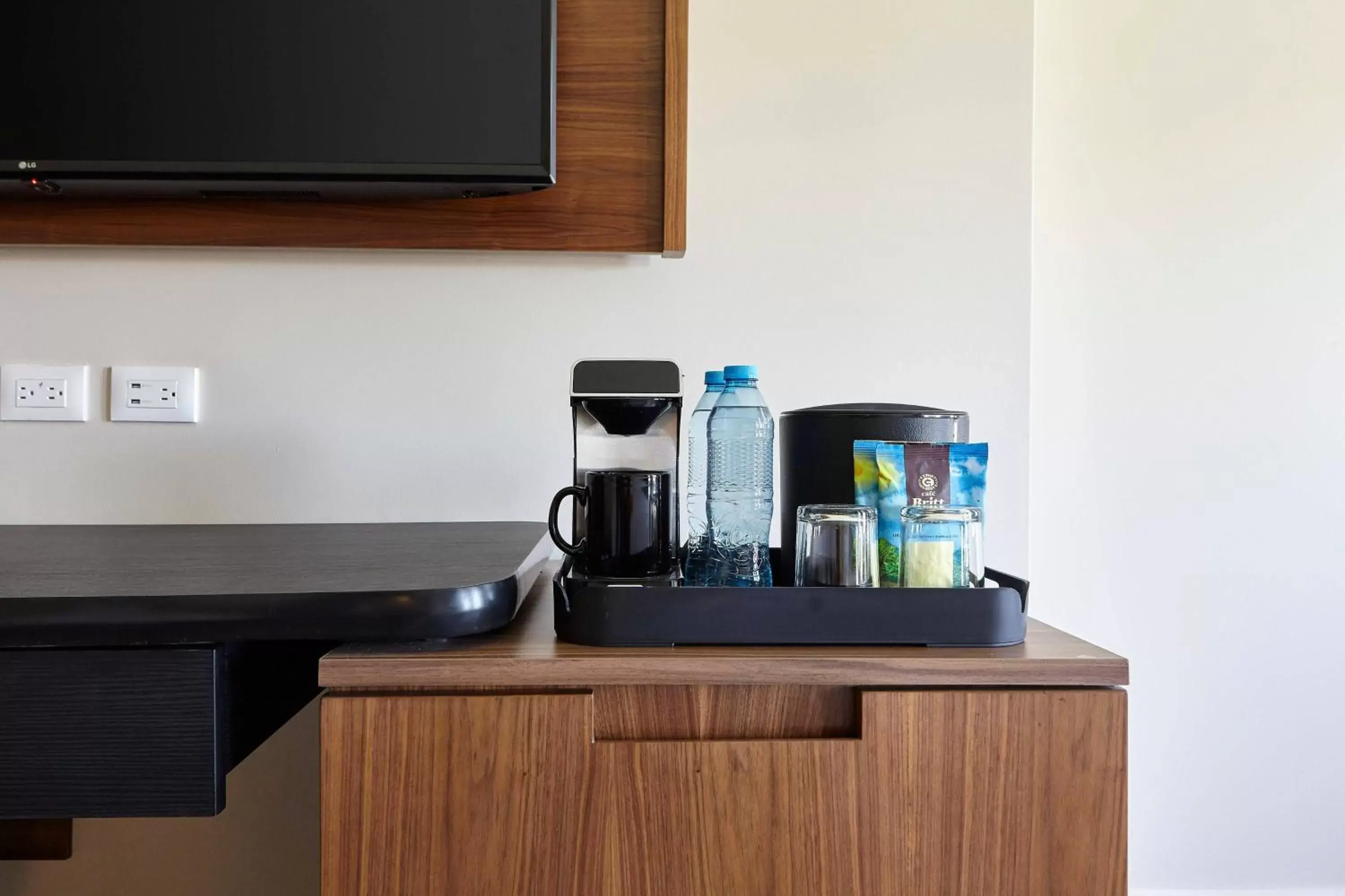 Photo of the whole room, TV/Entertainment Center in Fairfield Inn & Suites by Marriott Cancun Airport