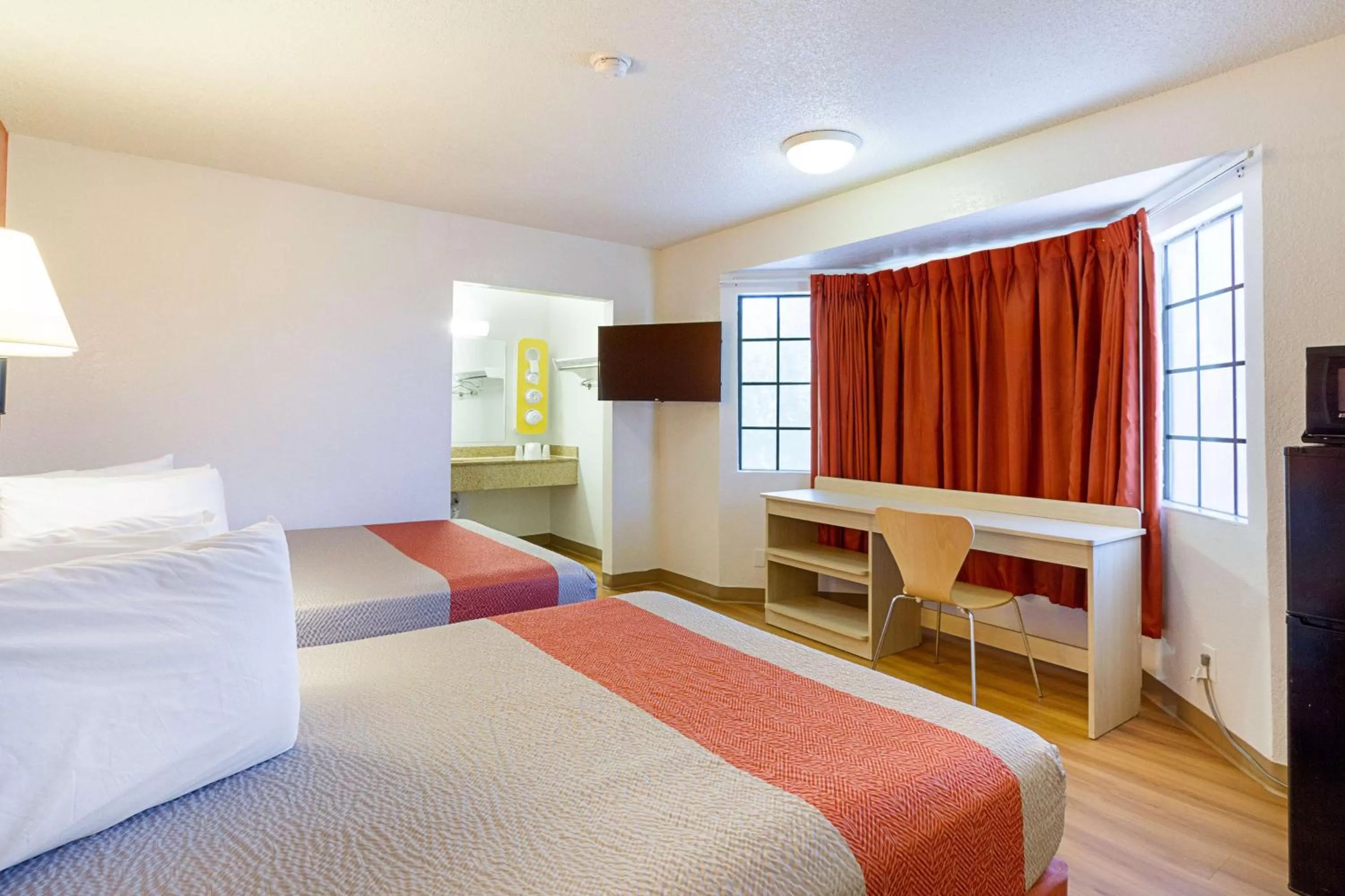 TV and multimedia, Bed in Motel 6-Mesa, AZ - South