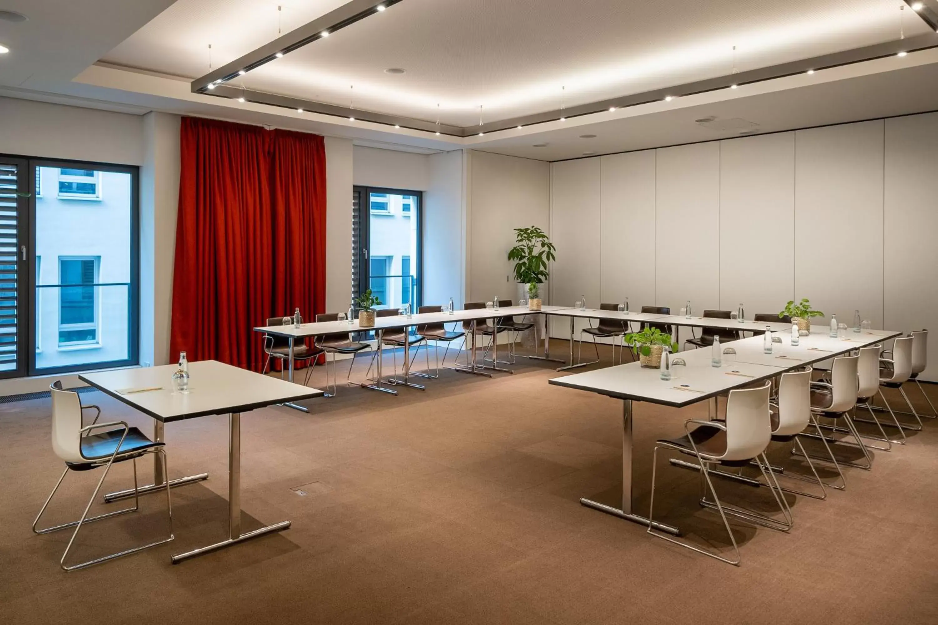 Meeting/conference room in INNSiDE by Meliá Dresden