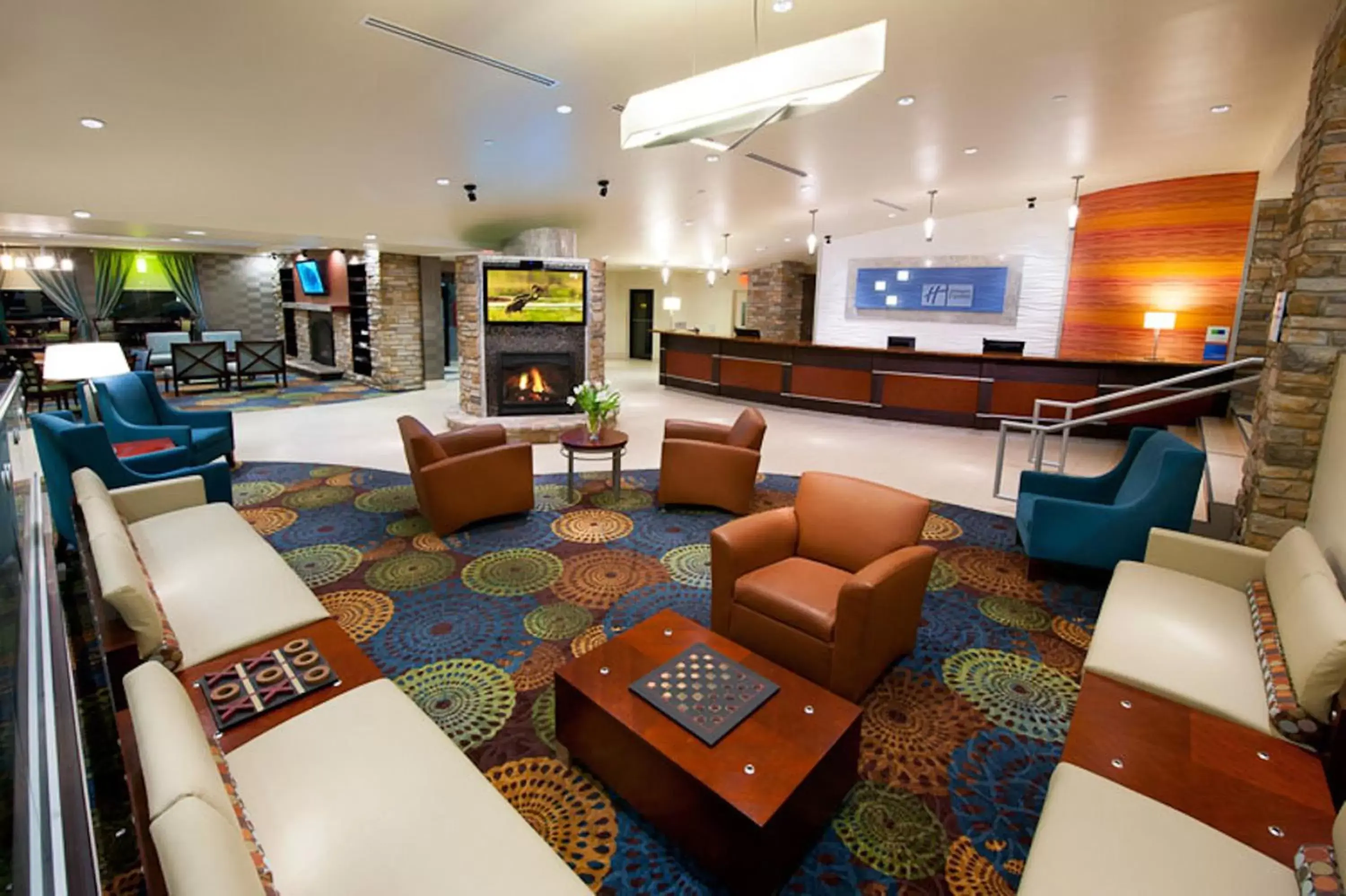 Property building, Lobby/Reception in Holiday Inn Express Pittsburgh West - Greentree, an IHG Hotel