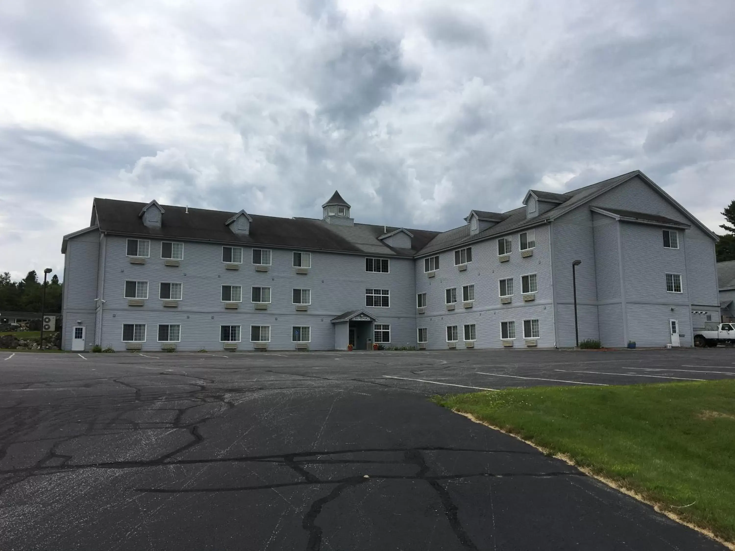 Property Building in Cabot Inn & Suites