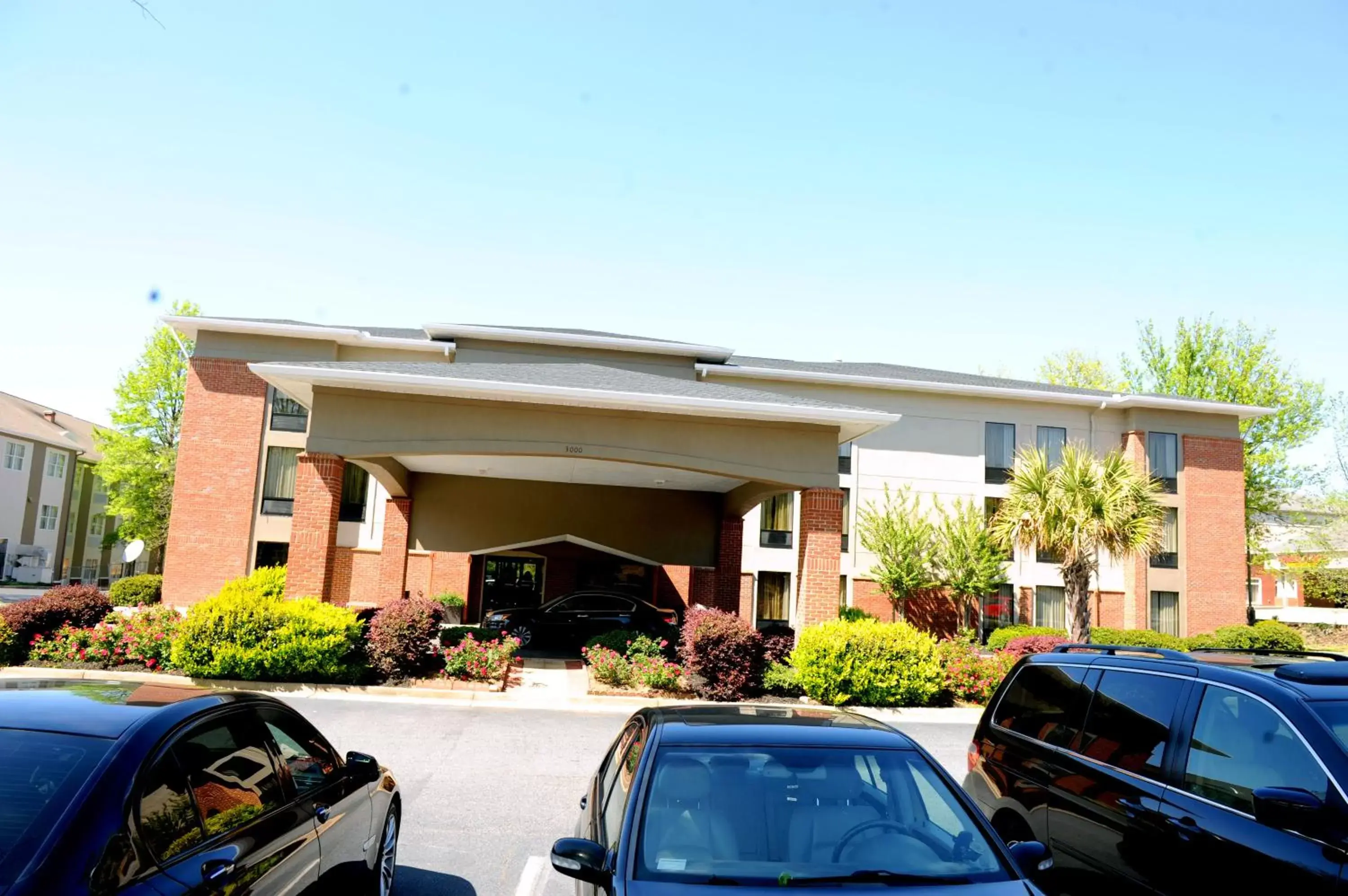 Property Building in Country Inn & Suites by Radisson, Alpharetta, GA