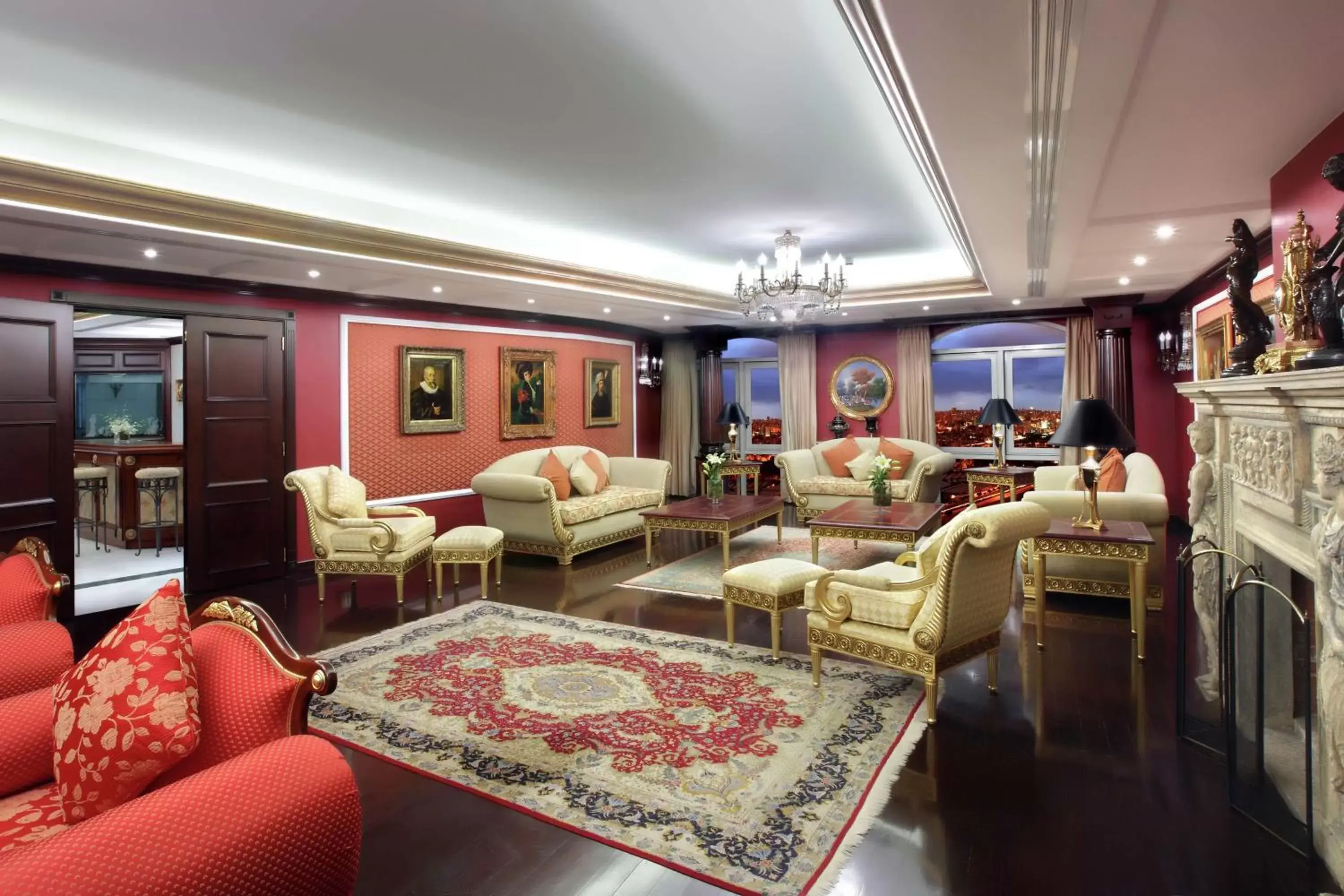 Living room, Lounge/Bar in Hilton Beirut Metropolitan Palace Hotel
