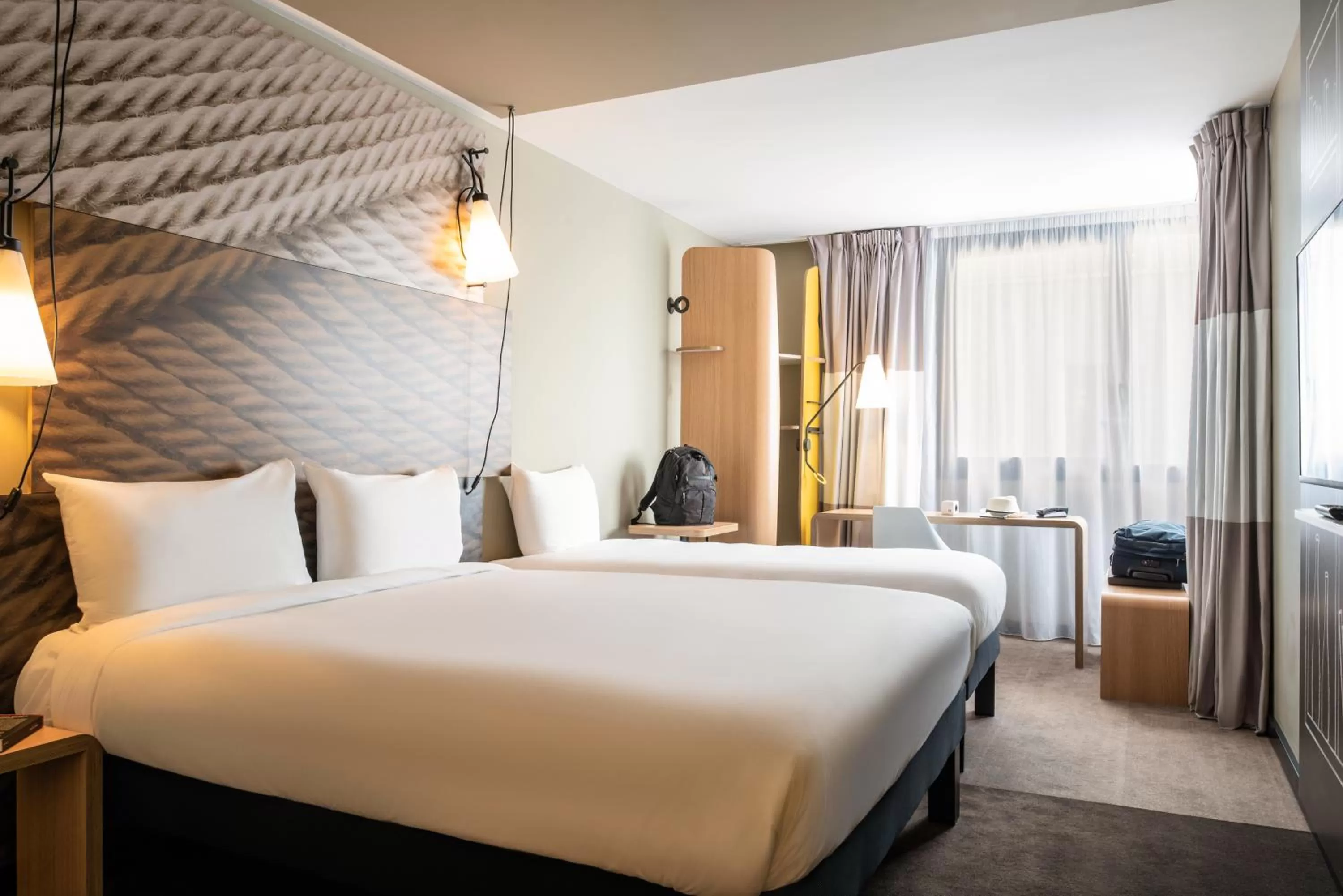 Bed in ibis Gonesse Le Bourget