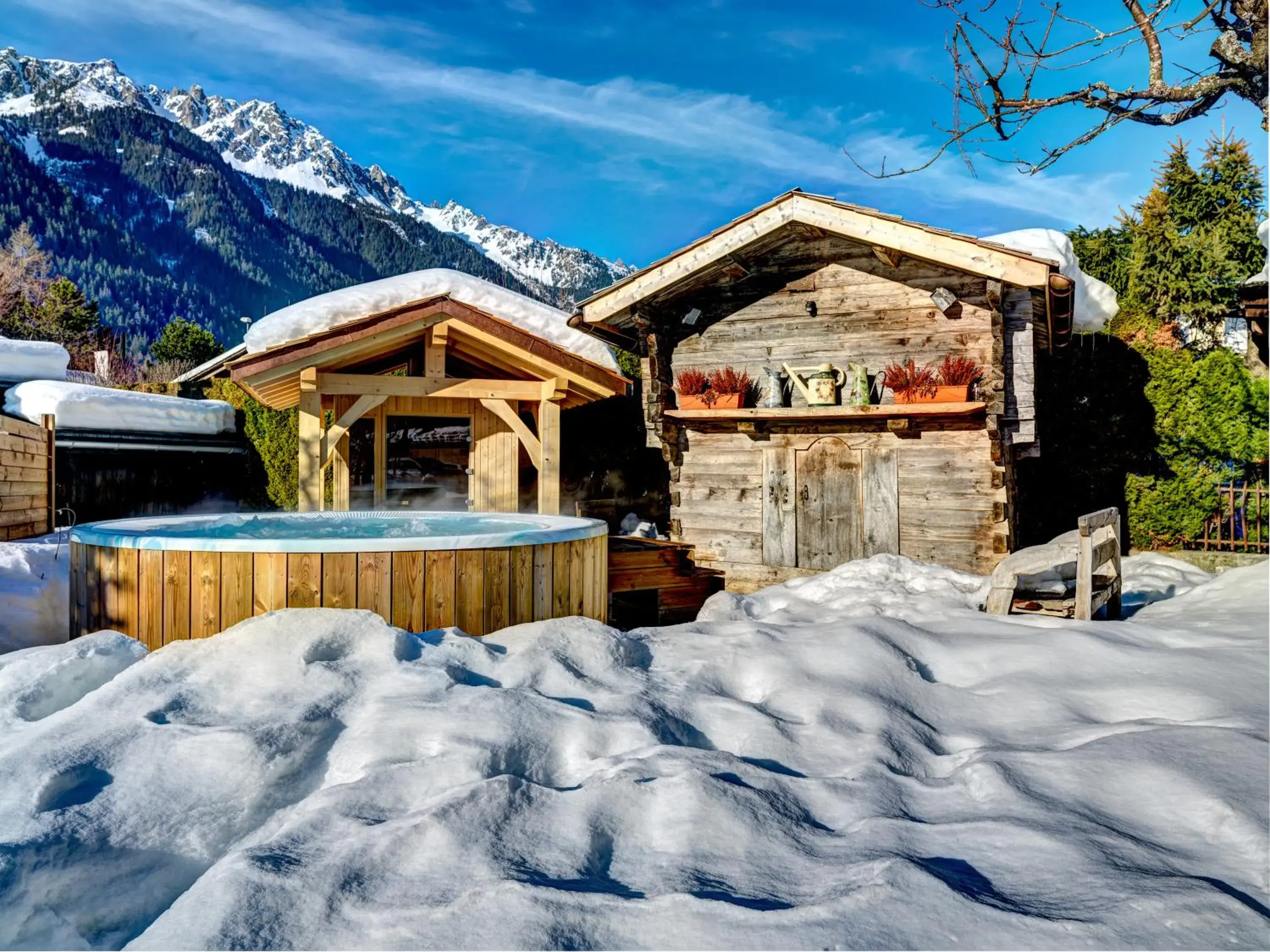 Hot Tub, Winter in Auberge du Manoir