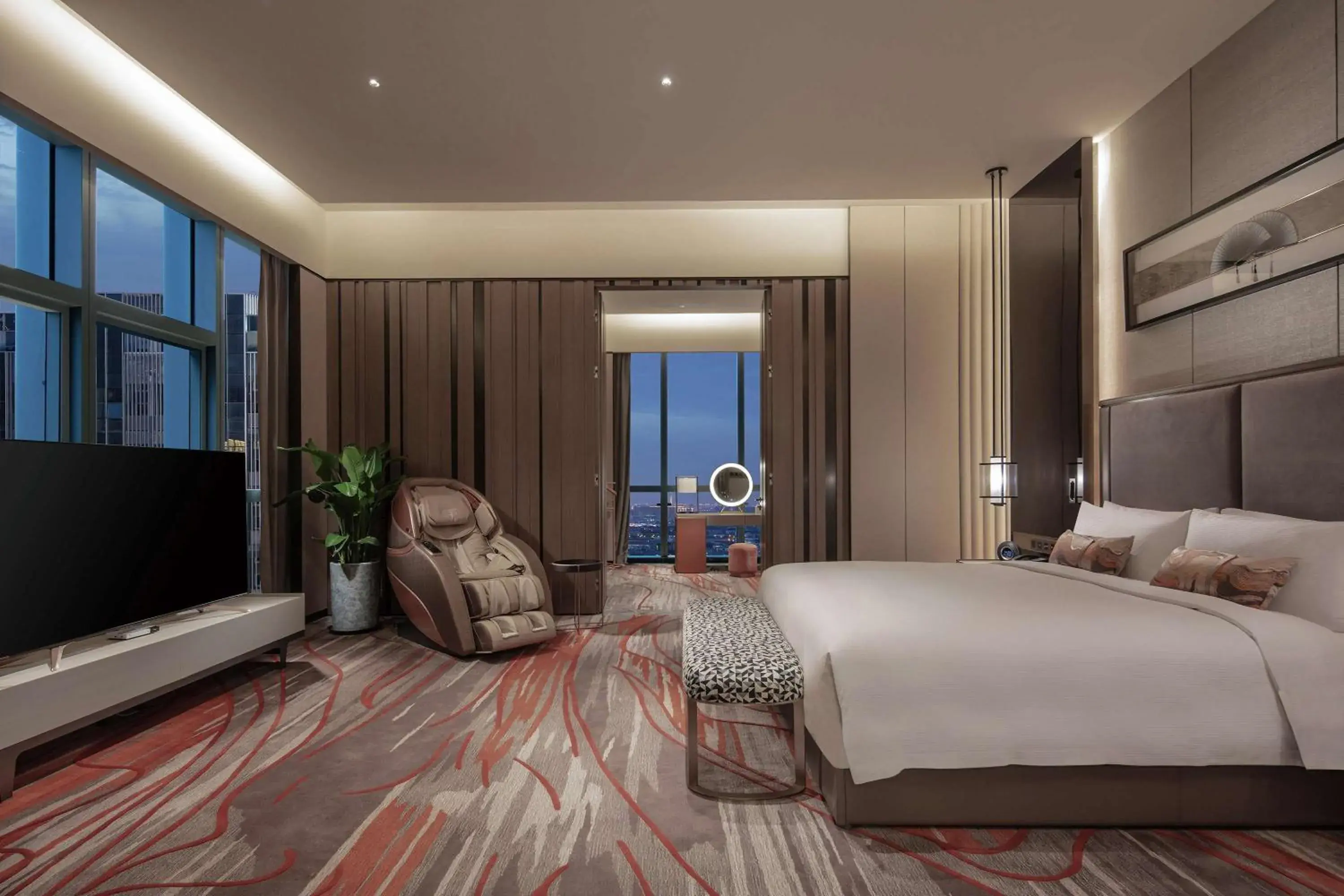 Bed, TV/Entertainment Center in Doubletree By Hilton Suzhou Wujiang