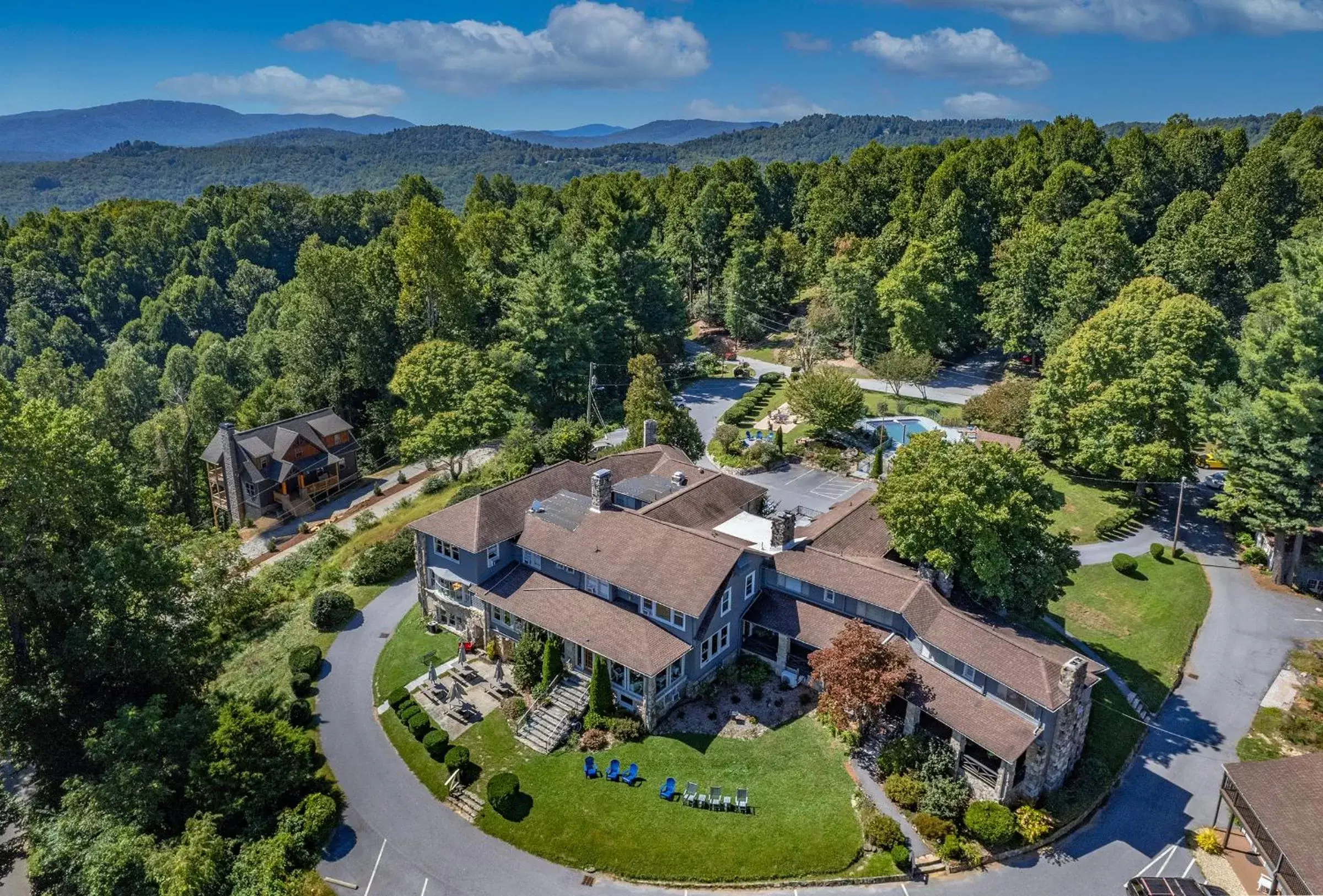 Property building, Bird's-eye View in Echo Mountain Inn