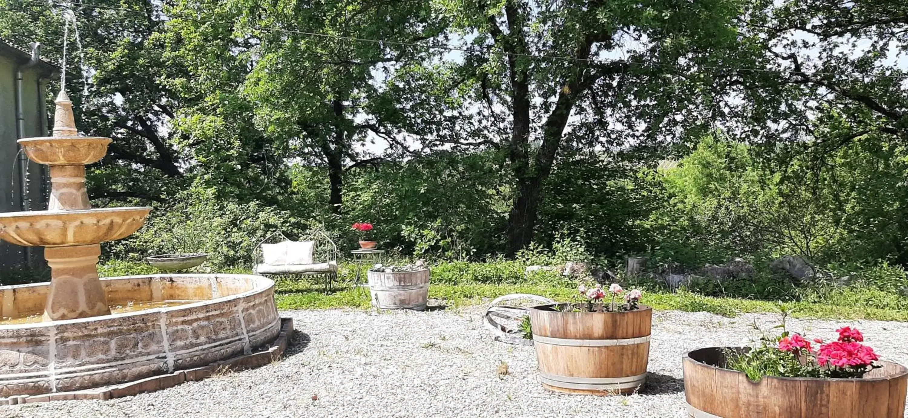 Garden view in Aux Tuileries Nord