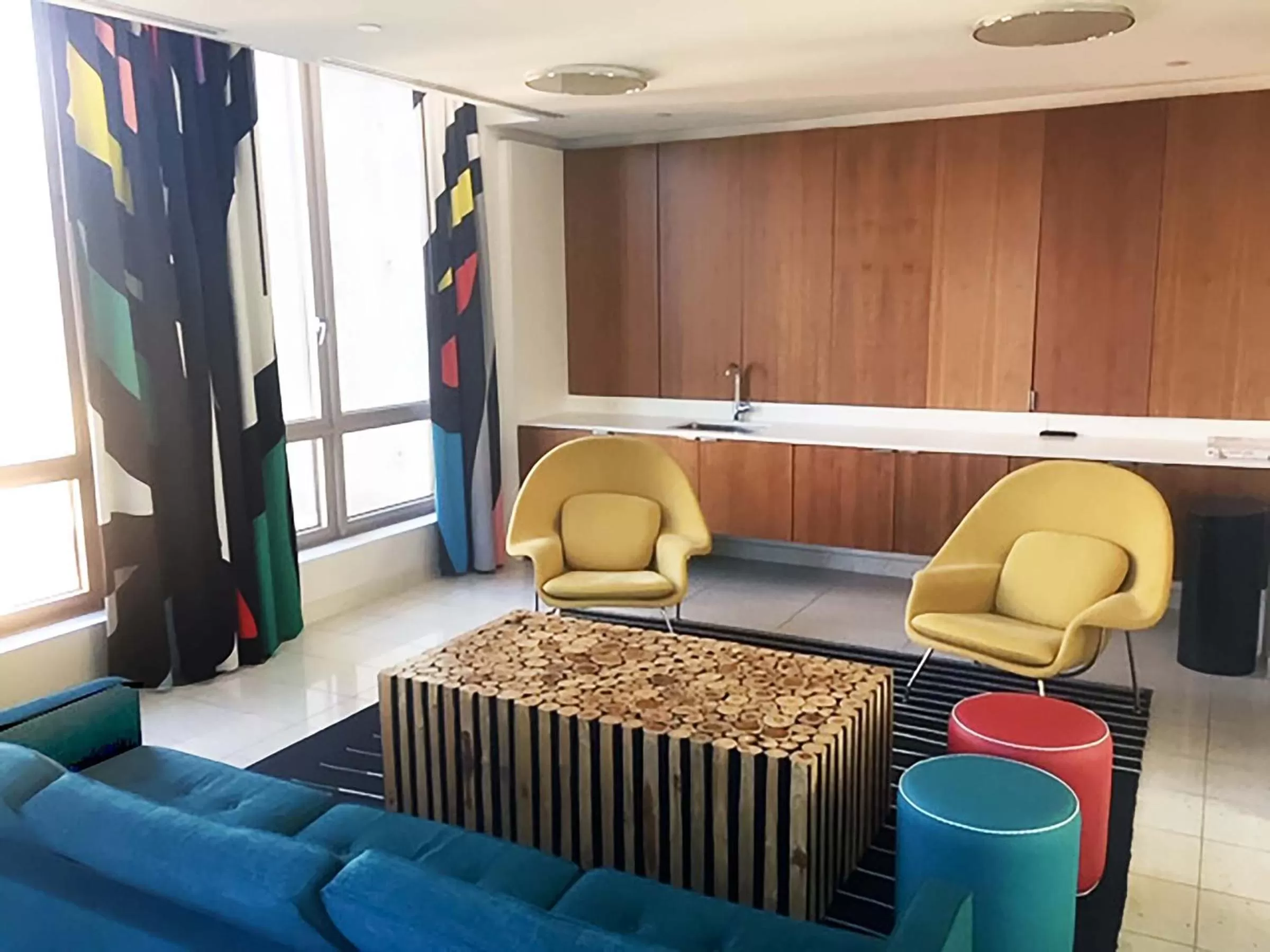 Communal lounge/ TV room, Seating Area in Pod Pads Times Square