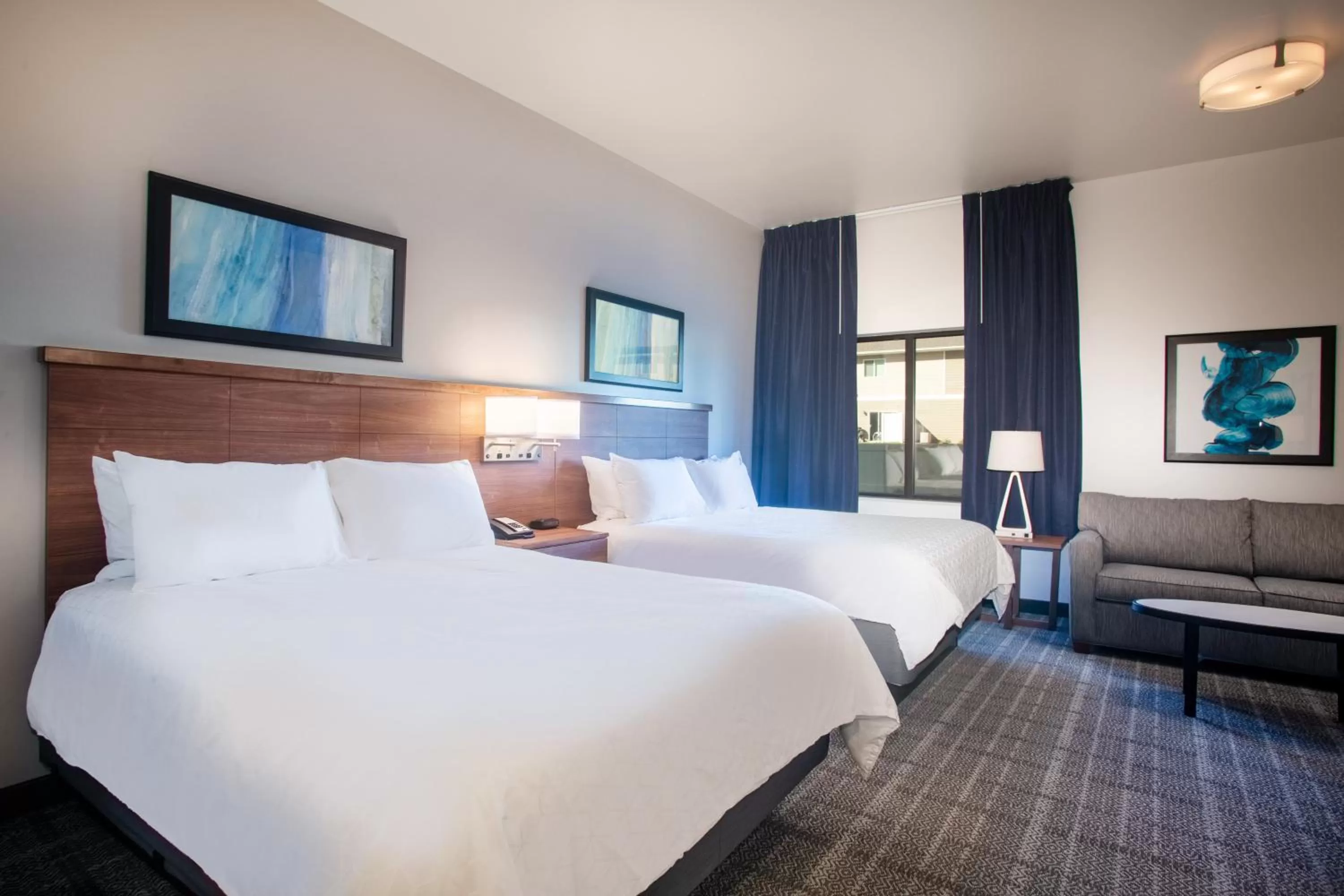 Photo of the whole room, Bed in Staybridge Suites - Sioux Falls Southwest by IHG