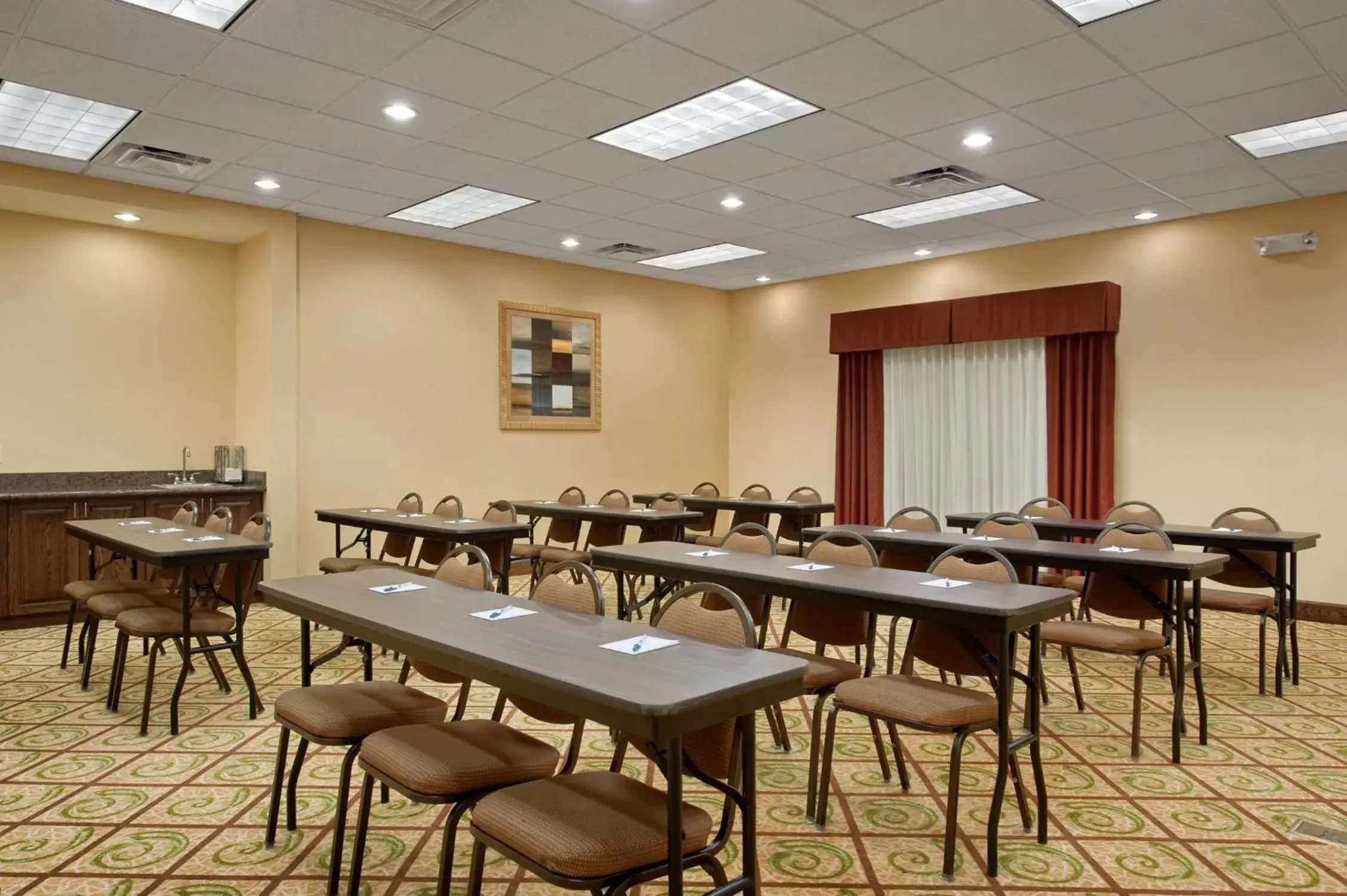 Meeting/conference room, Restaurant/Places to Eat in Homewood Suites by Hilton Rochester - Victor