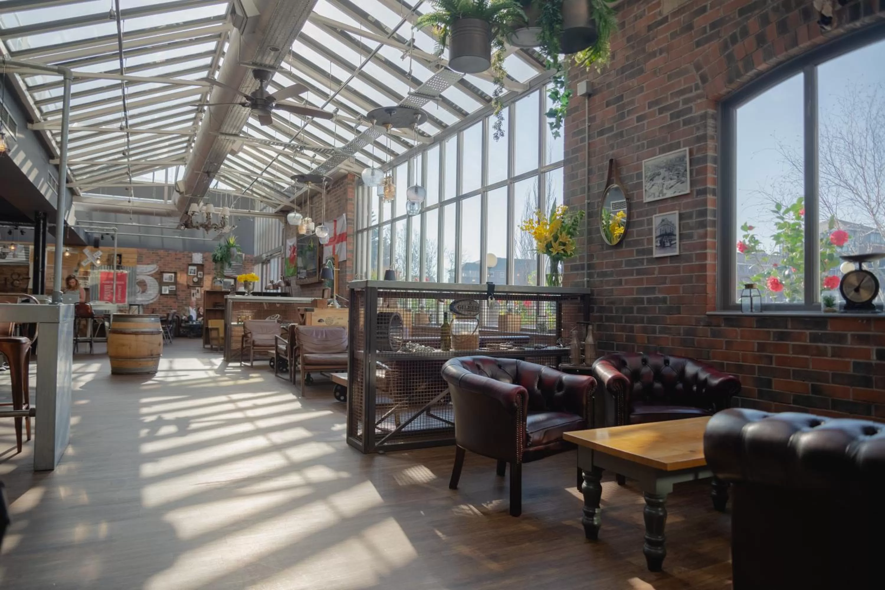 Communal lounge/ TV room in Novotel Cardiff Centre