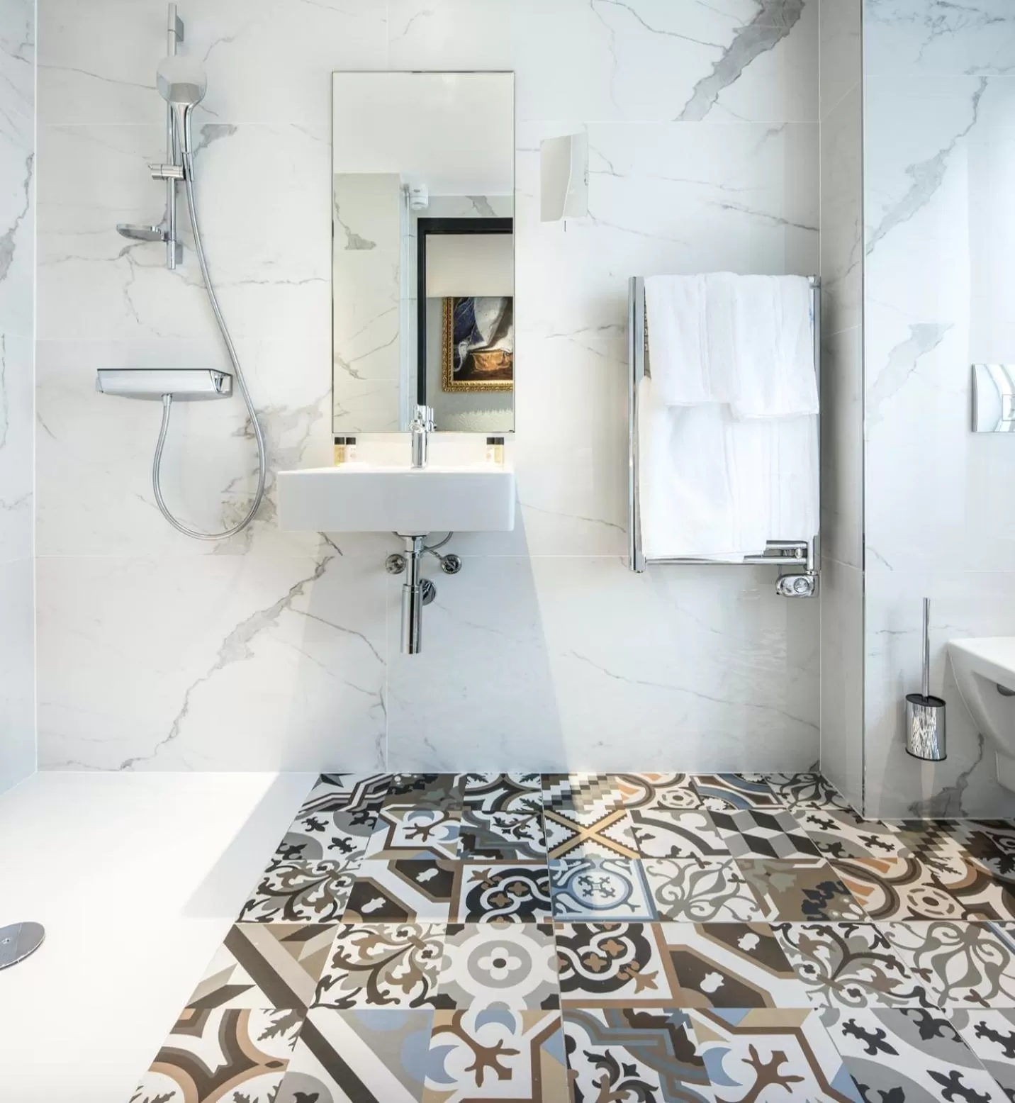 Shower in Hotel Eiffel Petit Louvre