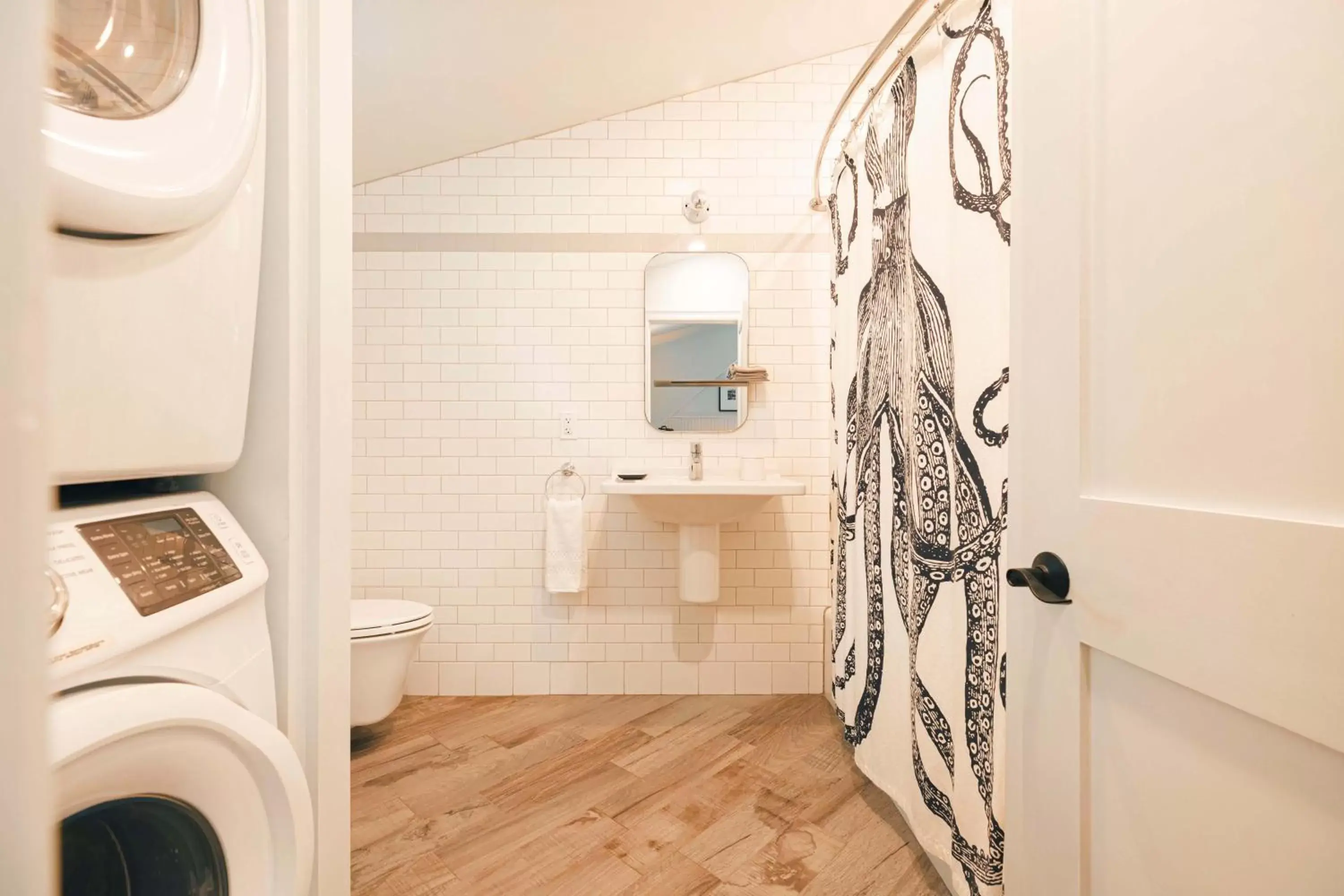 Bathroom in GREAT ISLAND INN - A Modern Boutique Hotel