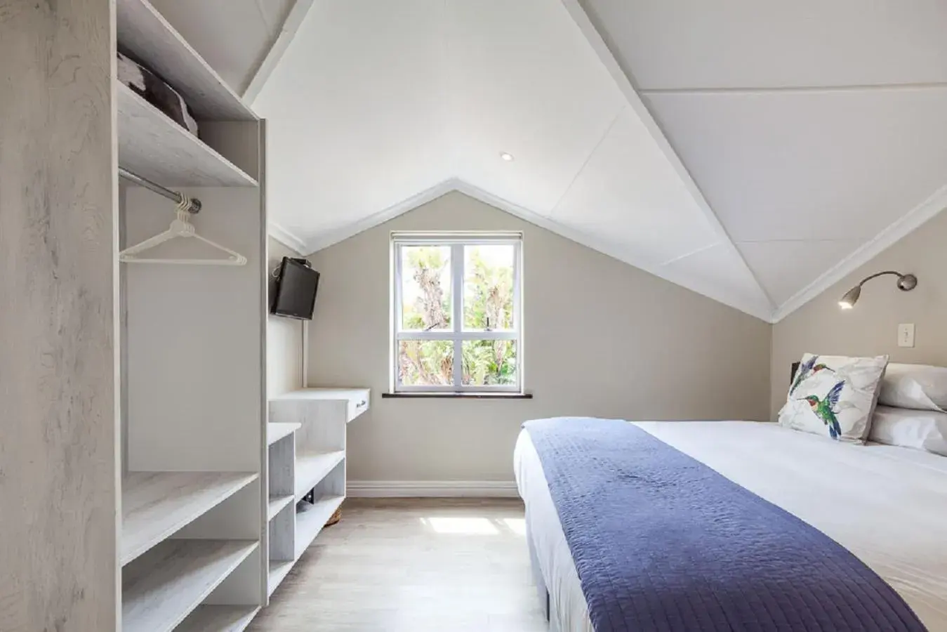 Bedroom, Bed in Blue Bay Lodge