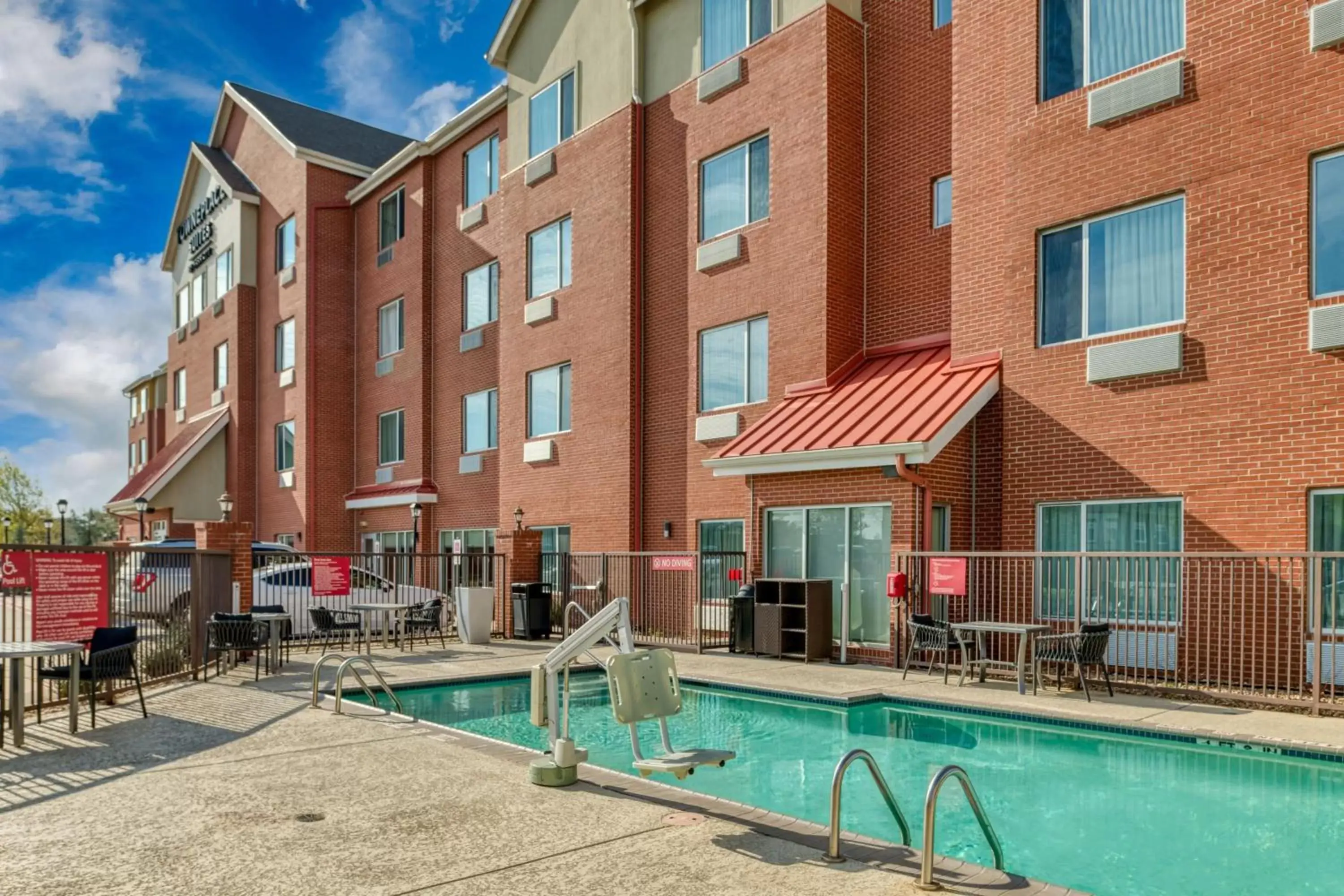 Swimming pool, Property Building in TownePlace Suites by Marriott Dallas McKinney