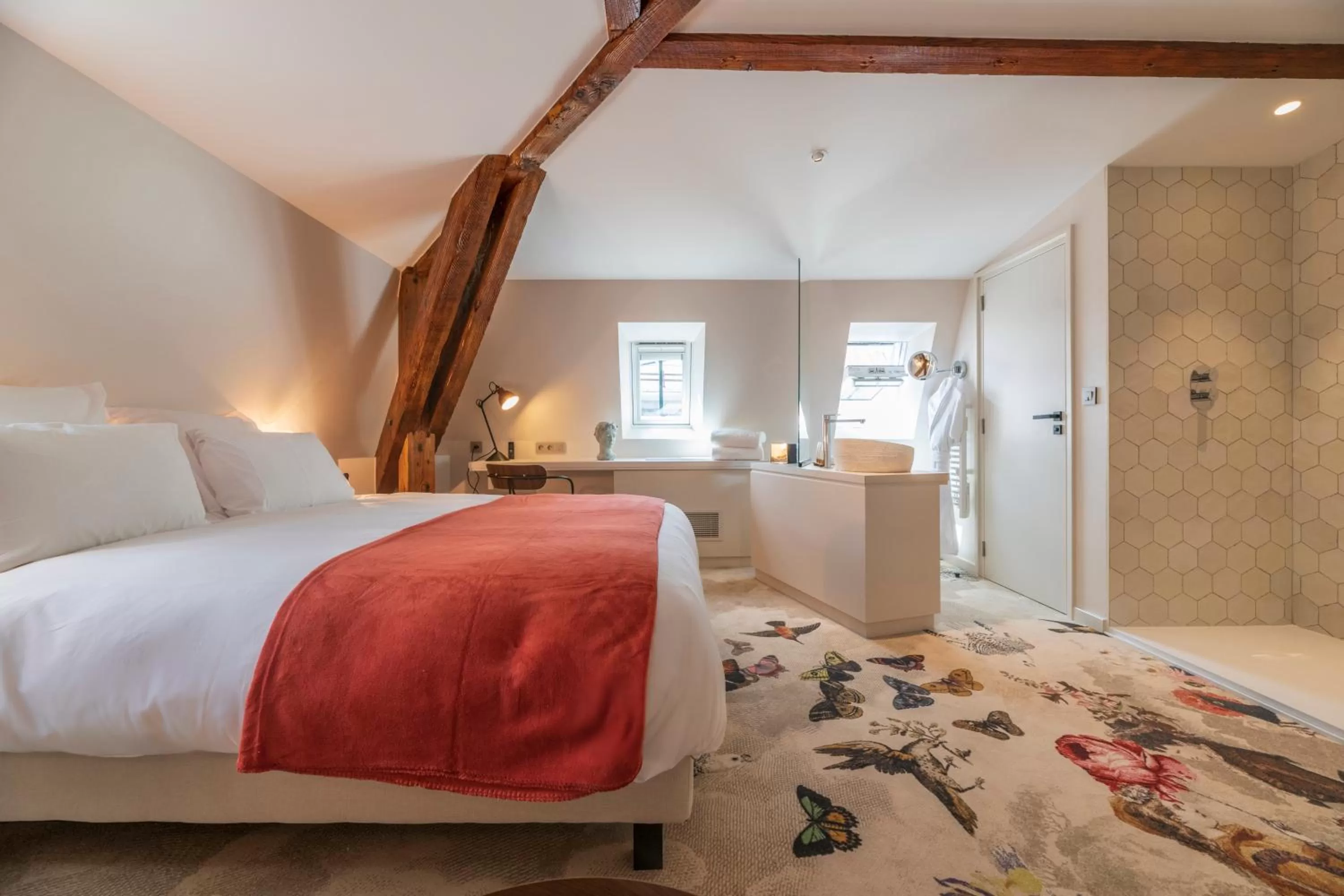 Photo of the whole room, Bed in Belle Epoque