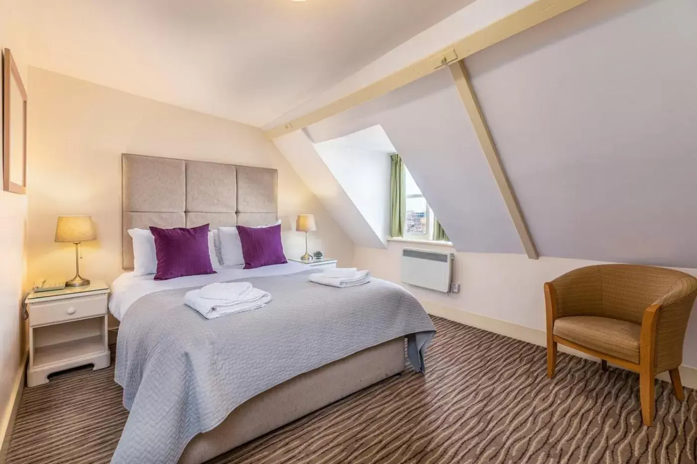 Bedroom, Bed in Swan Revived Hotel