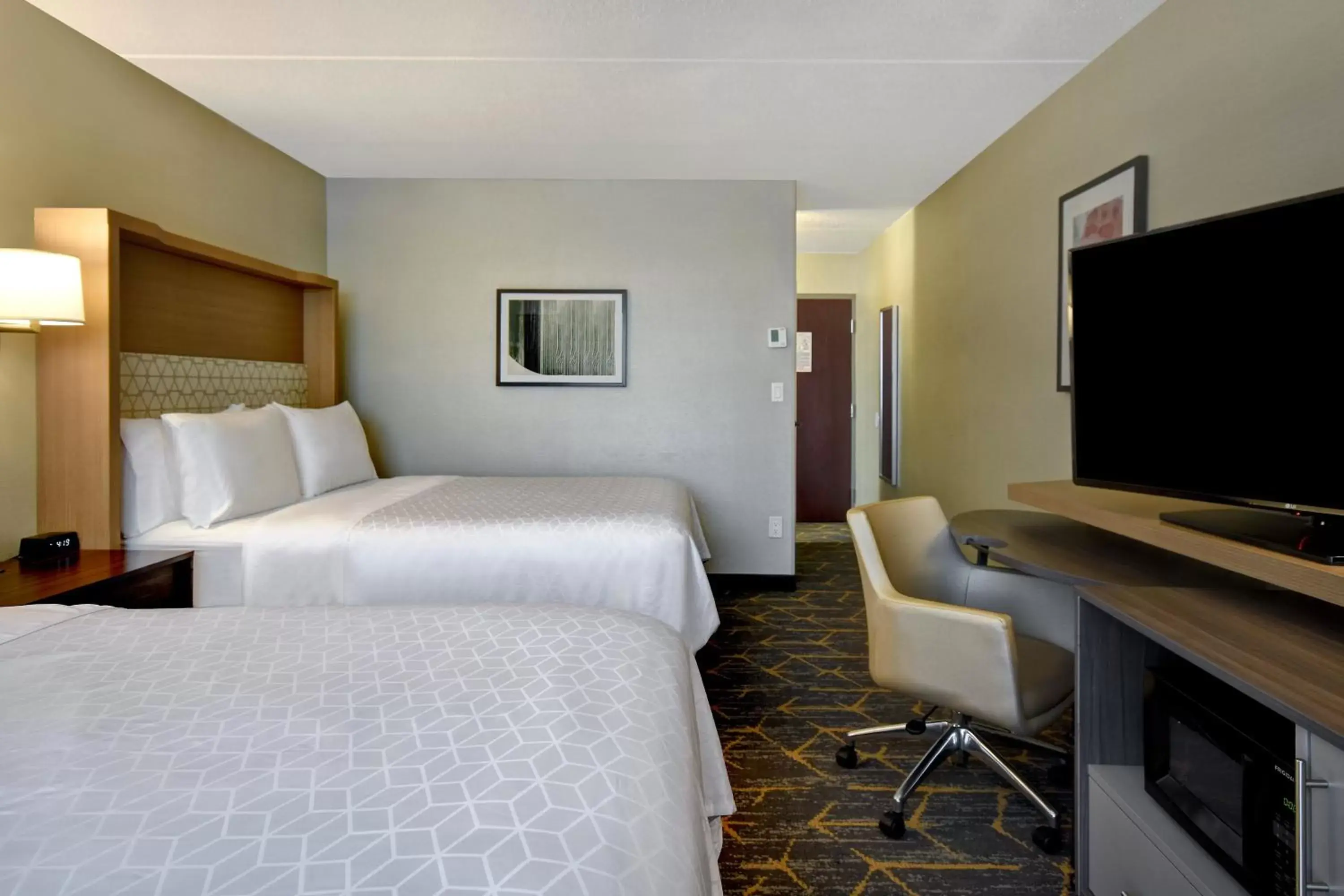 Photo of the whole room, Bed in Holiday Inn Philadelphia-Cherry Hill, an IHG Hotel