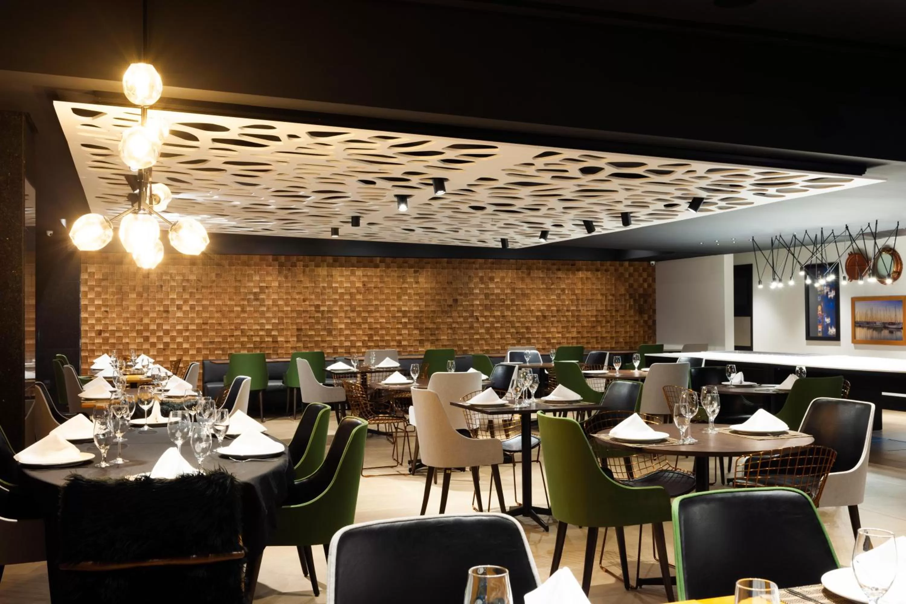 Restaurant/places to eat in Novotel Itajai