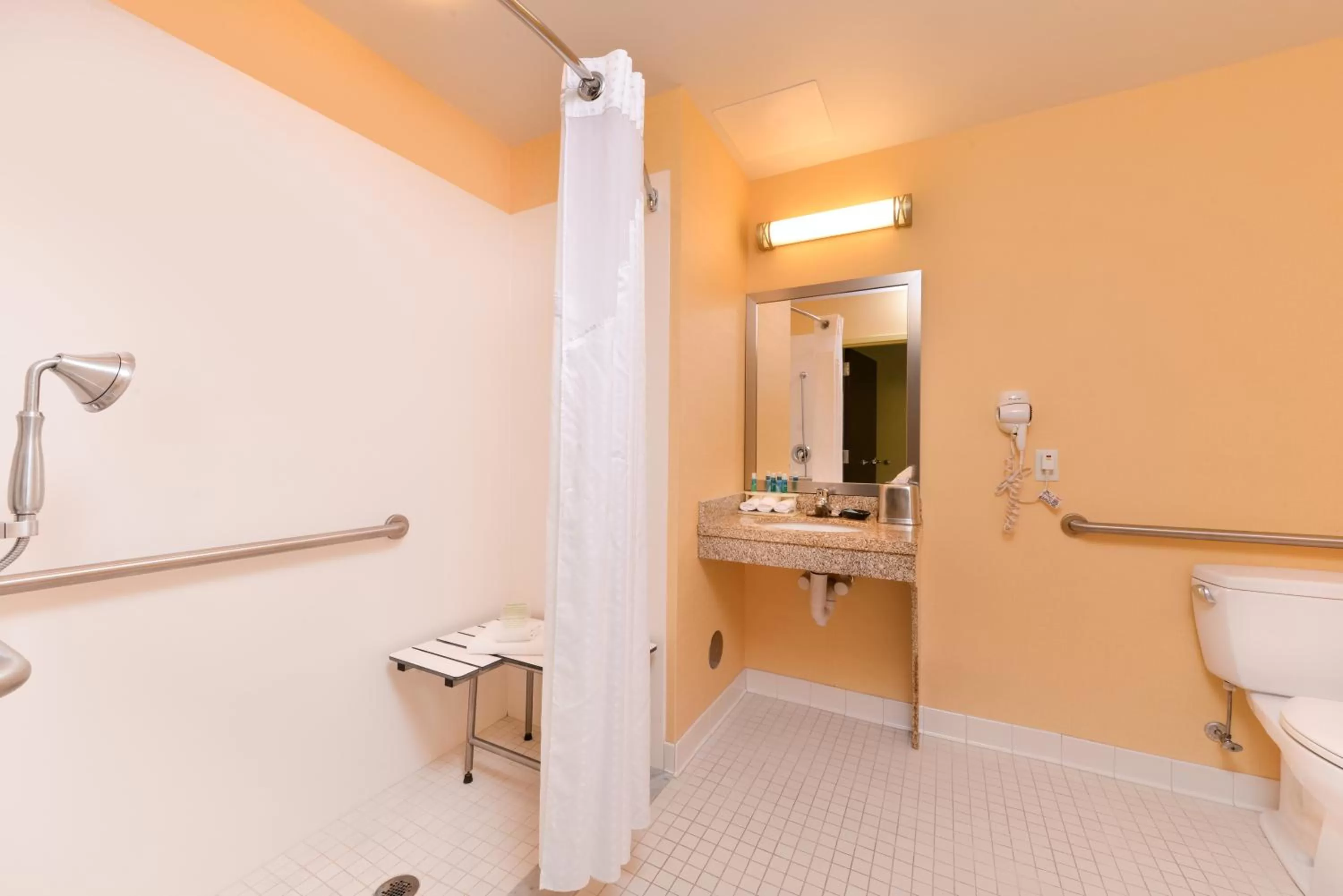 Photo of the whole room in Holiday Inn Express and Suites Dickson City by IHG