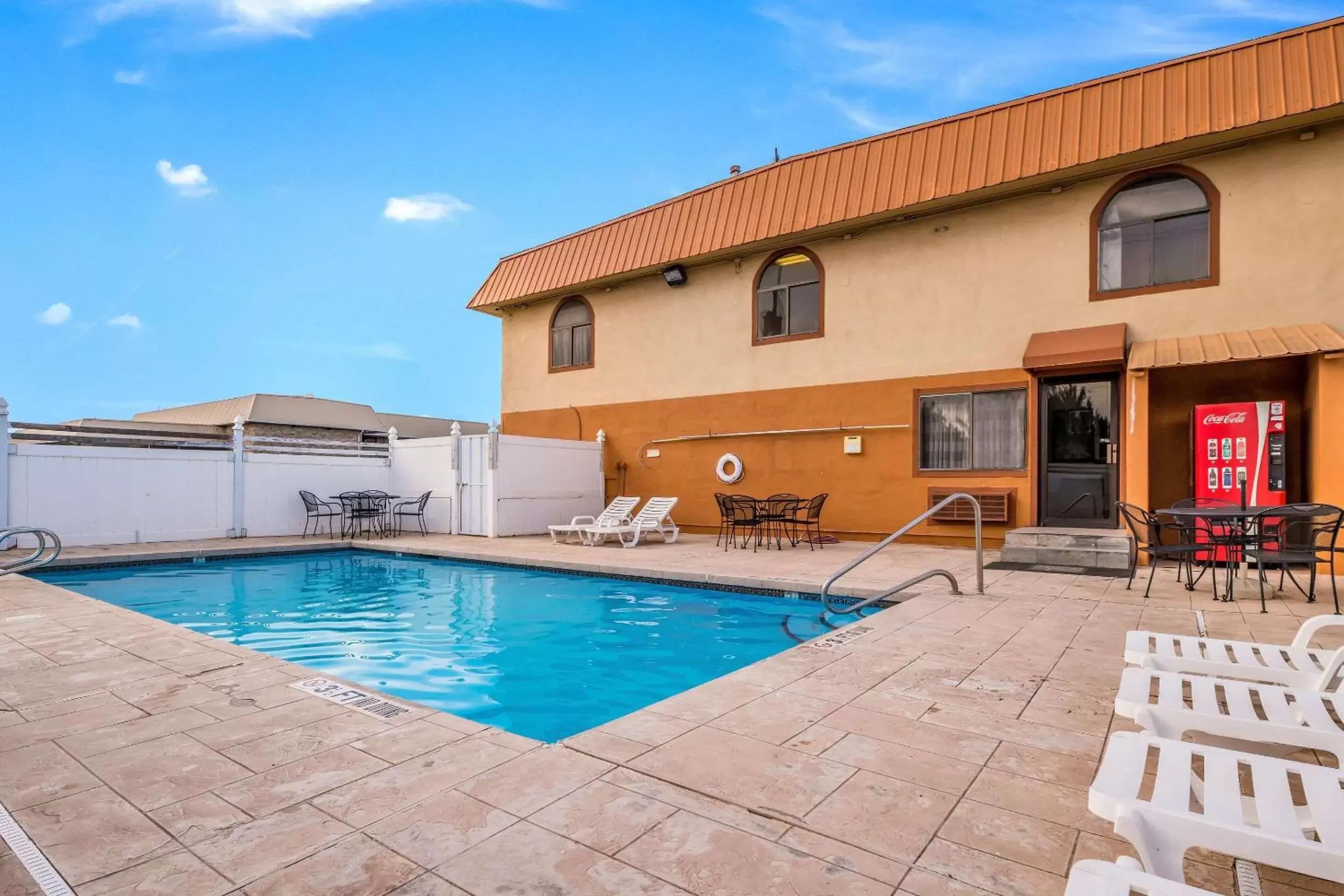 Activities, Swimming Pool in Quality Inn Clovis