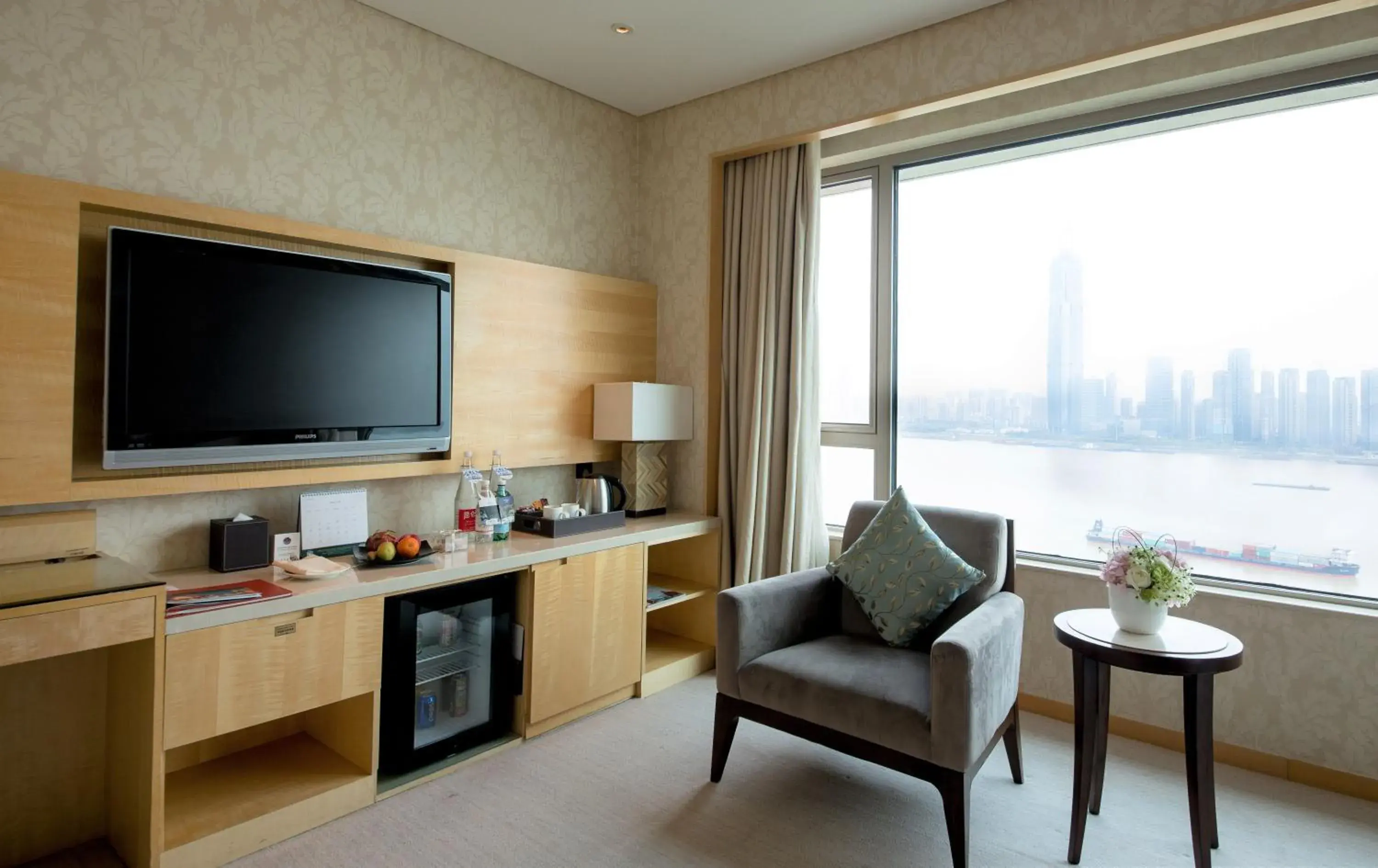 Living room, TV/Entertainment Center in Marco Polo Wuhan Hotel