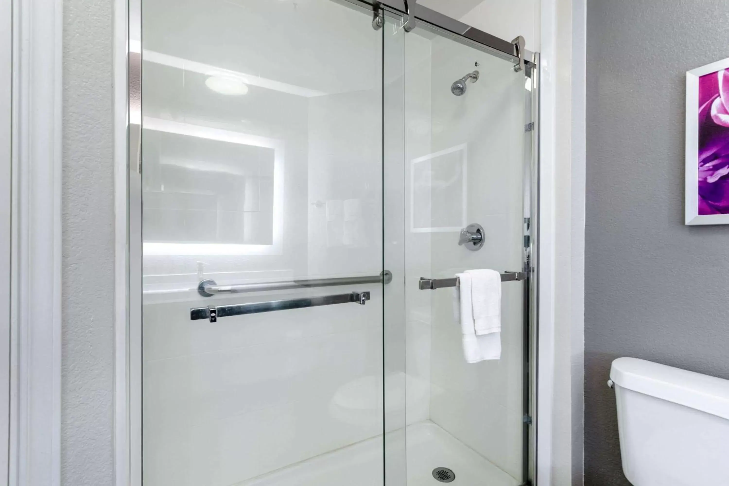 Bathroom in La Quinta by Wyndham Denver Boulder - Louisville Bathroom in La Quinta by Wyndham Denver Boulder - Louisville