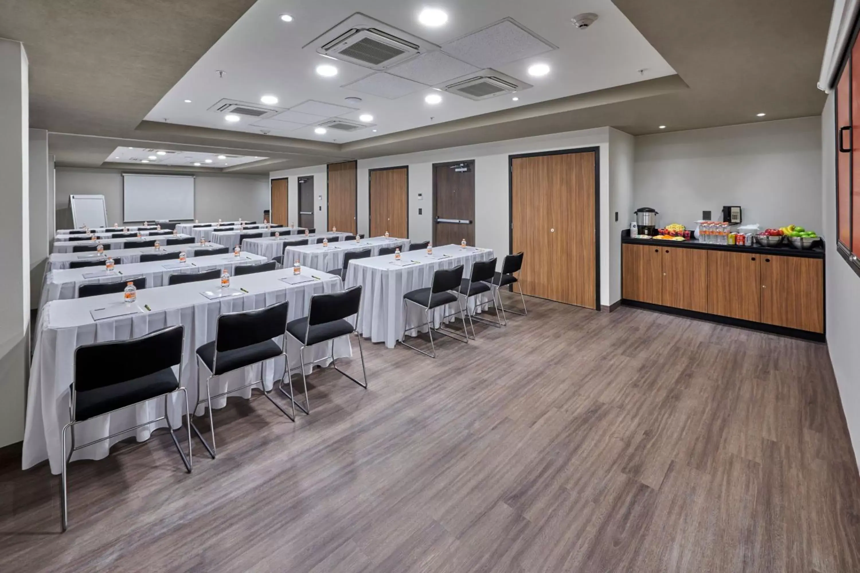 Meeting/conference room in City Express by Marriott Ensenada
