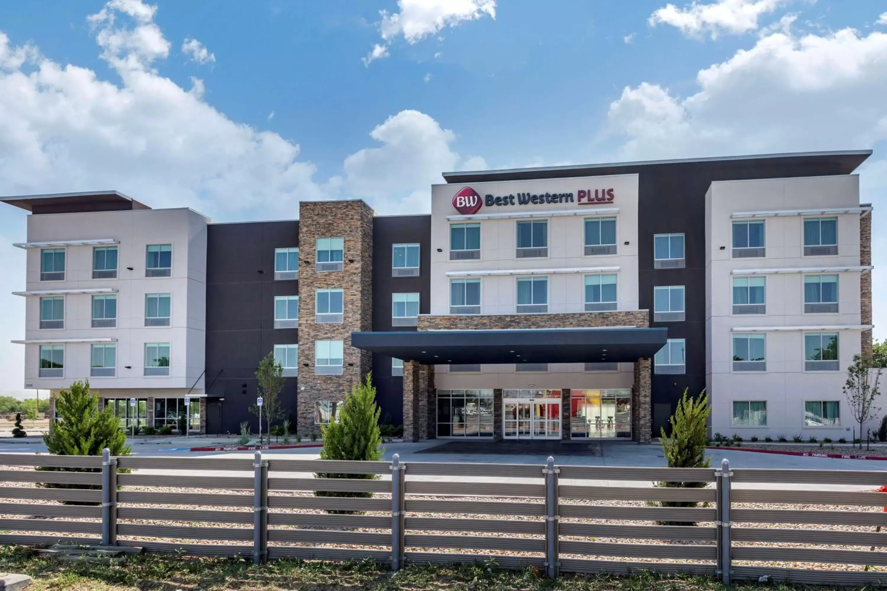 Property Building in Best Western Plus Amarillo East Hotel