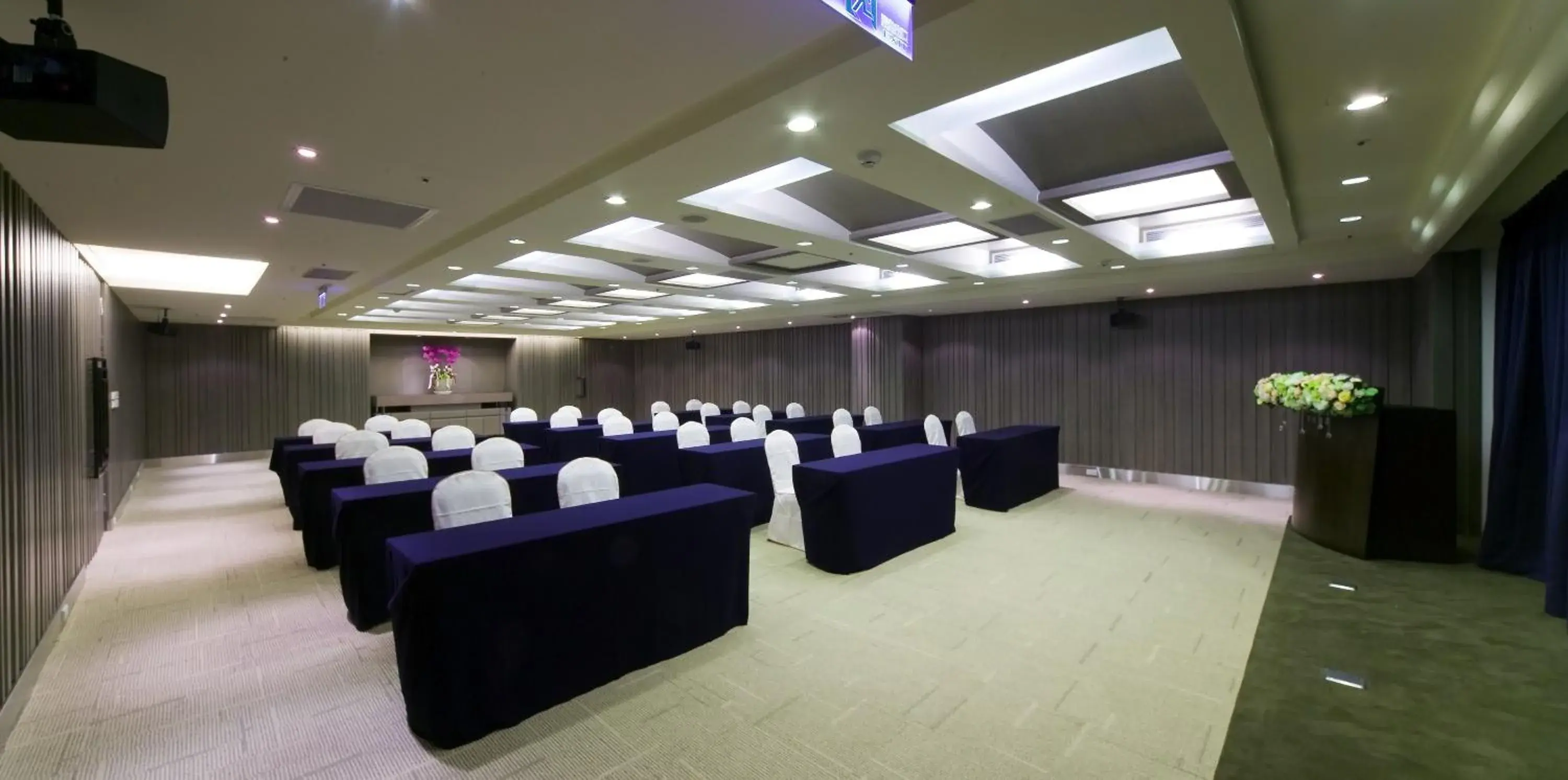 Meeting/conference room, Banquet Facilities in Urban Hotel 33