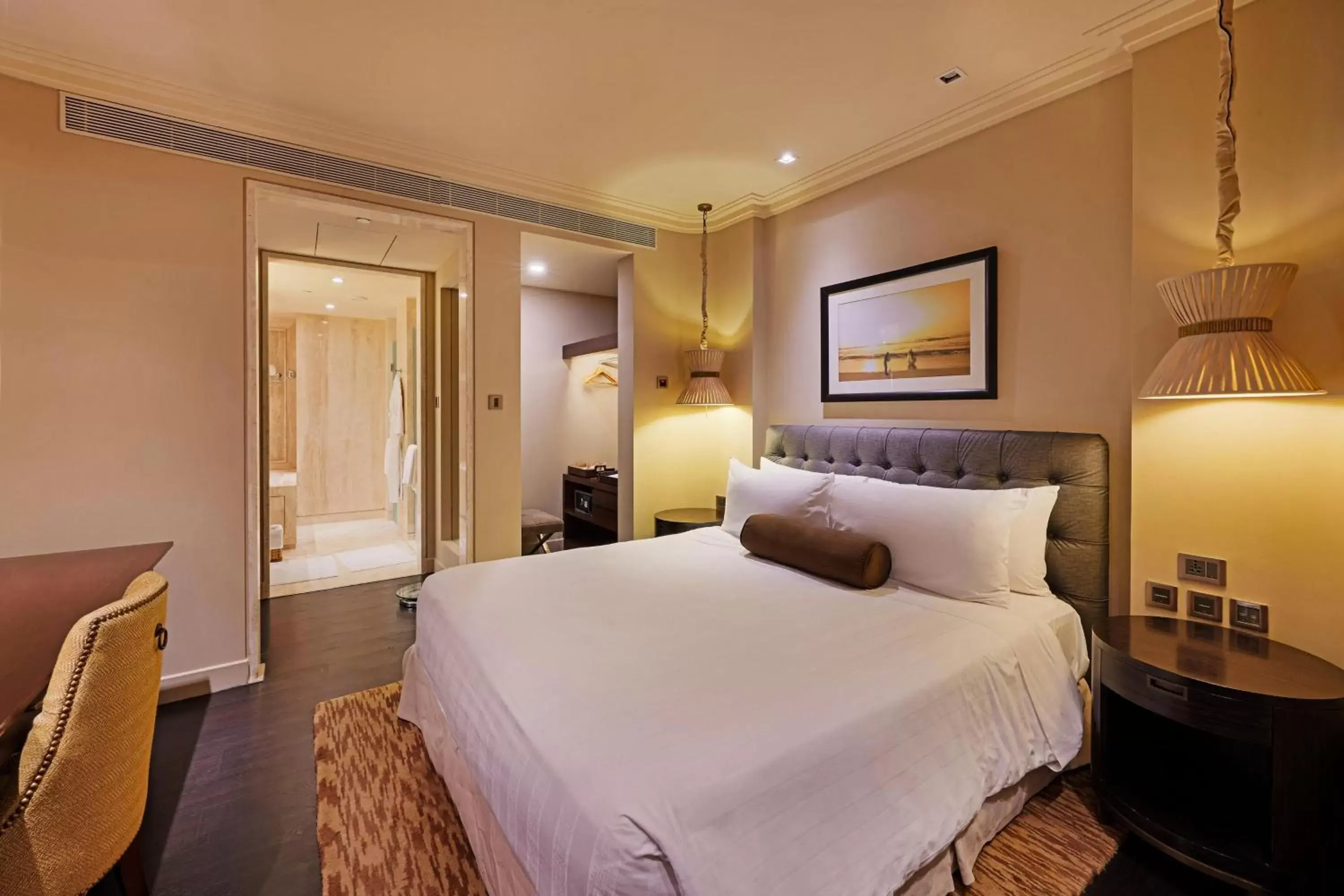 Bedroom, Bed in ITC Grand Chola, a Luxury Collection Hotel, Chennai