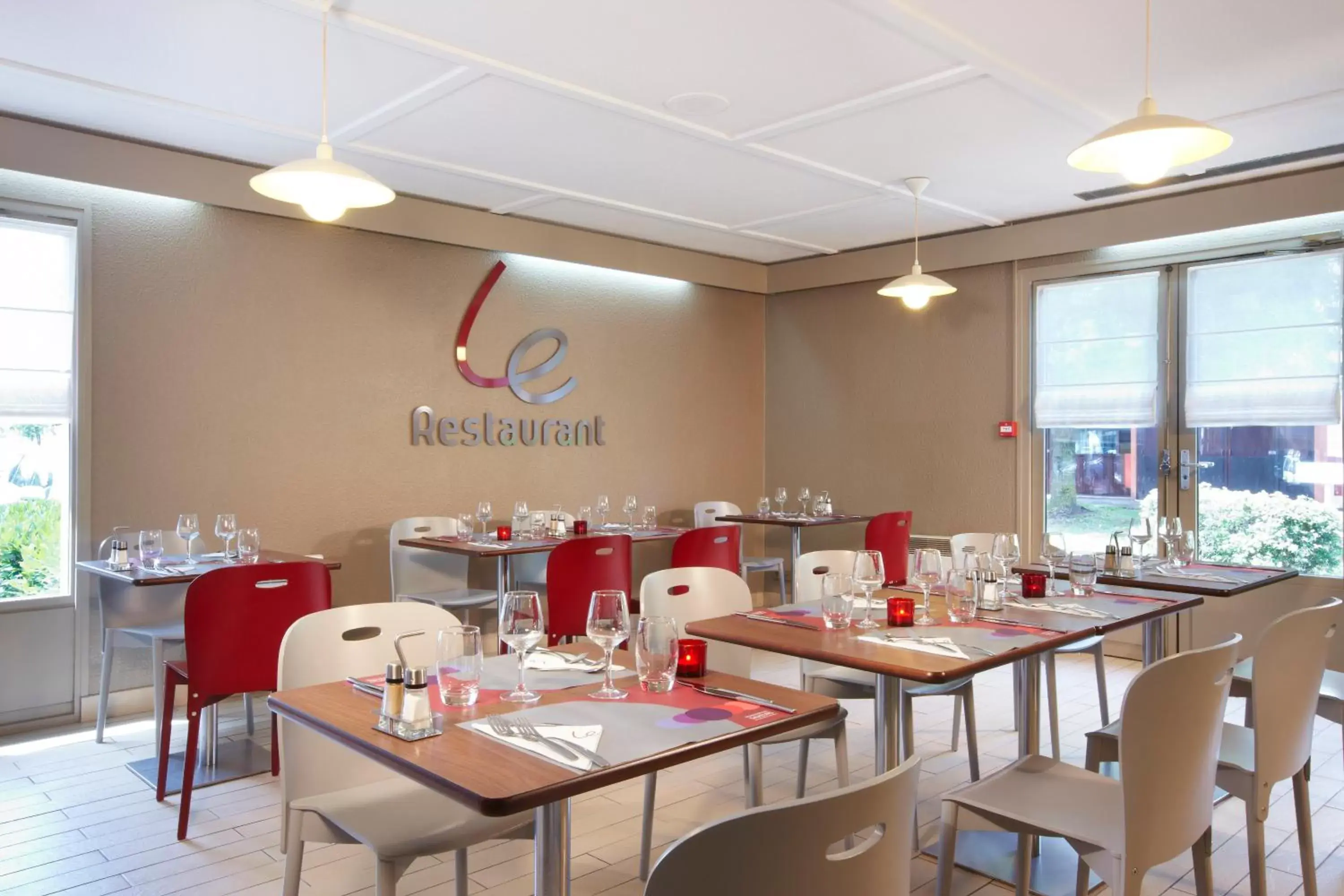 Business facilities, Restaurant/Places to Eat in Campanile Meaux