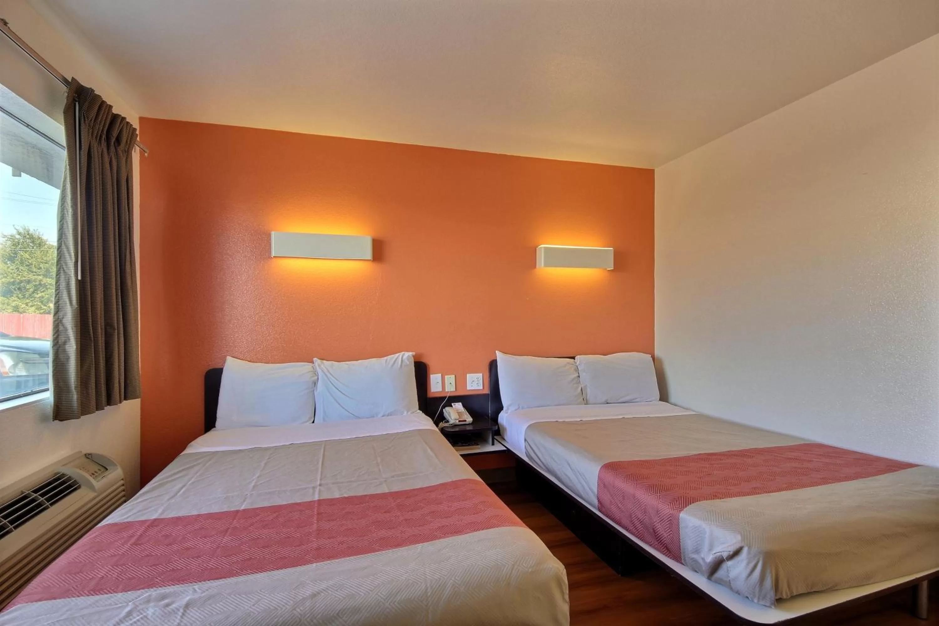 Bedroom, Bed in Motel 6-Laredo, TX - South